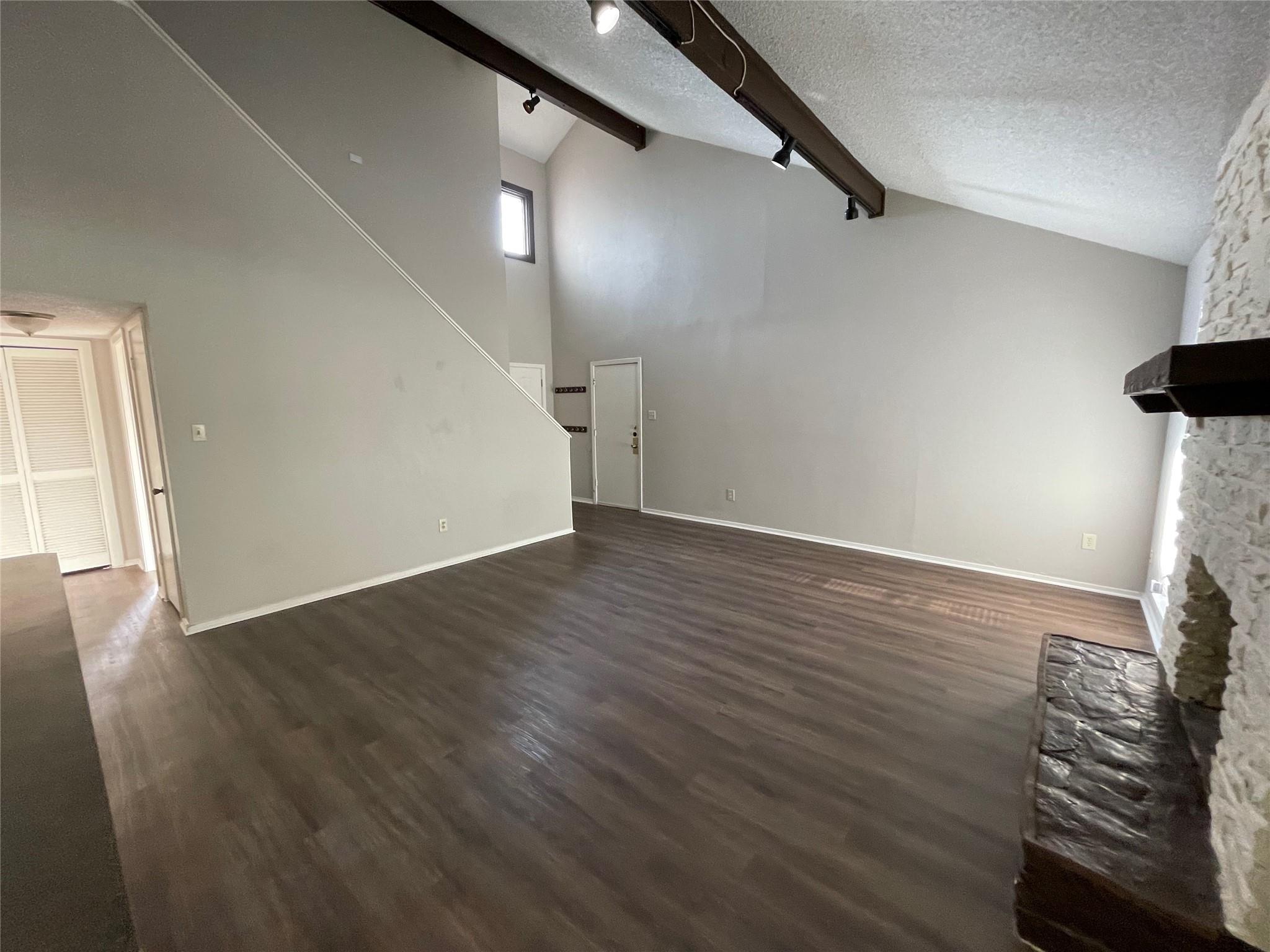 412 Blue Valley Dr Property Photo 3
