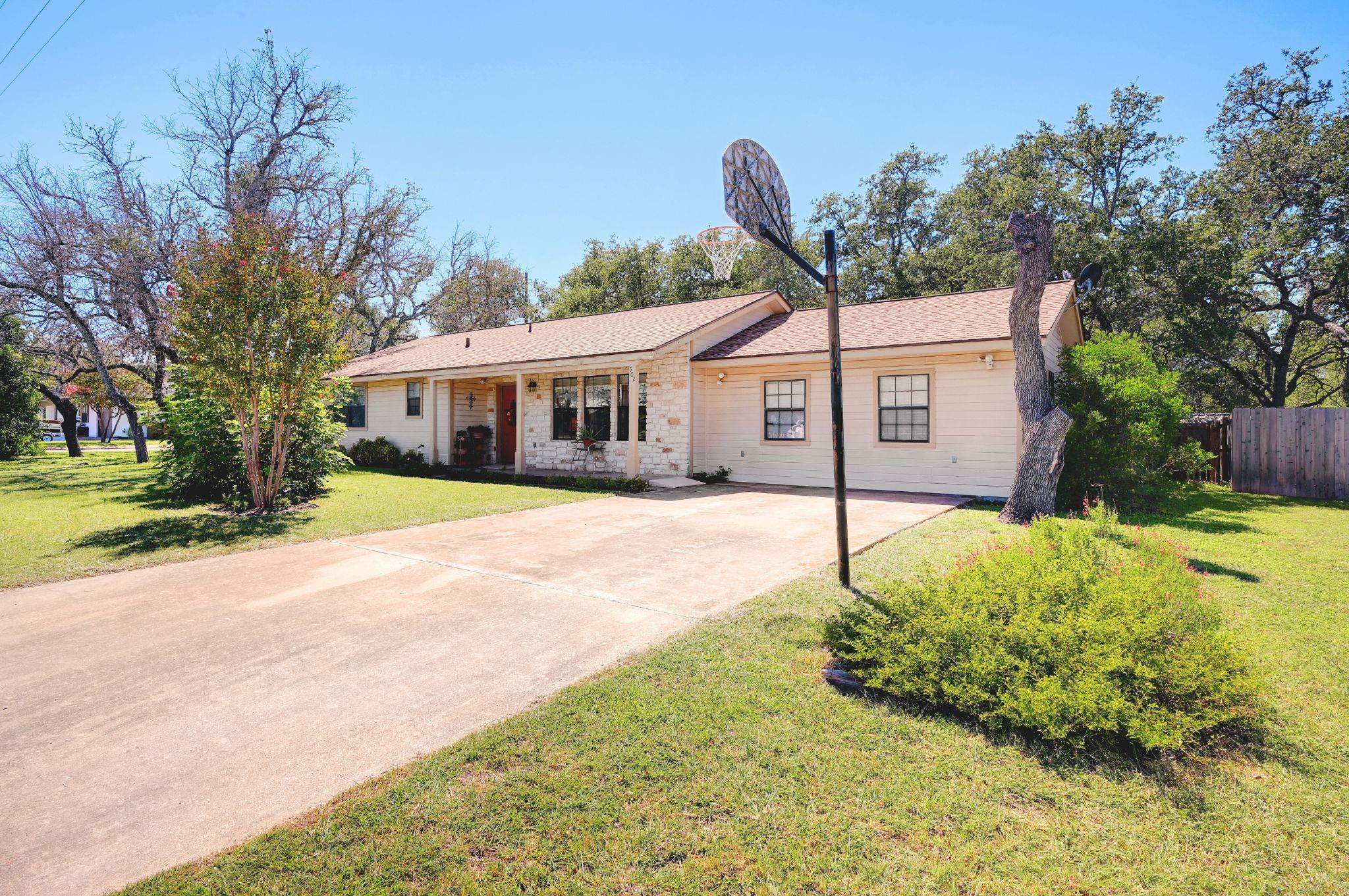 502 Live Oak Dr Property Photo 1