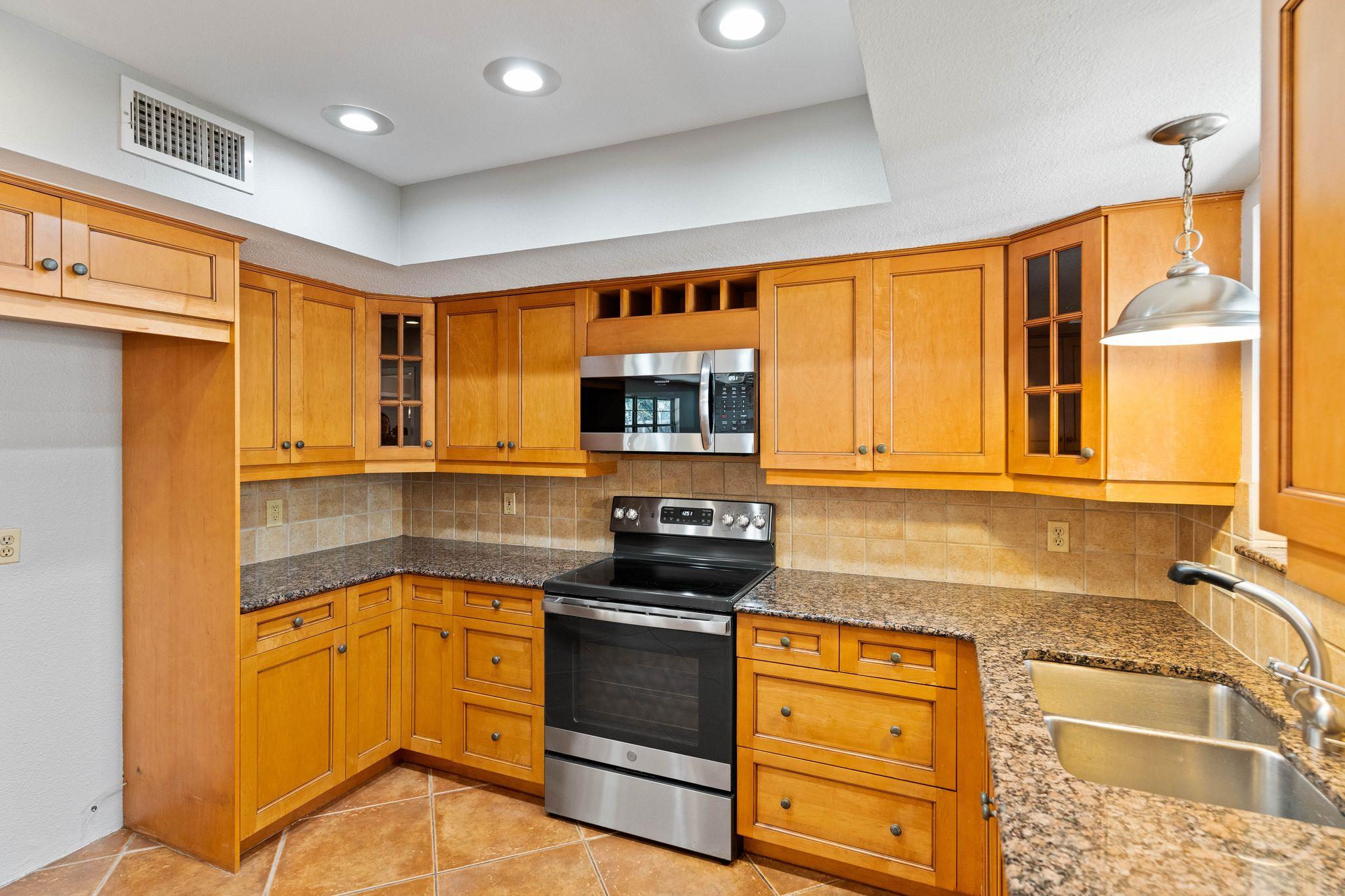7701 Penelope Cir Property Photo 13