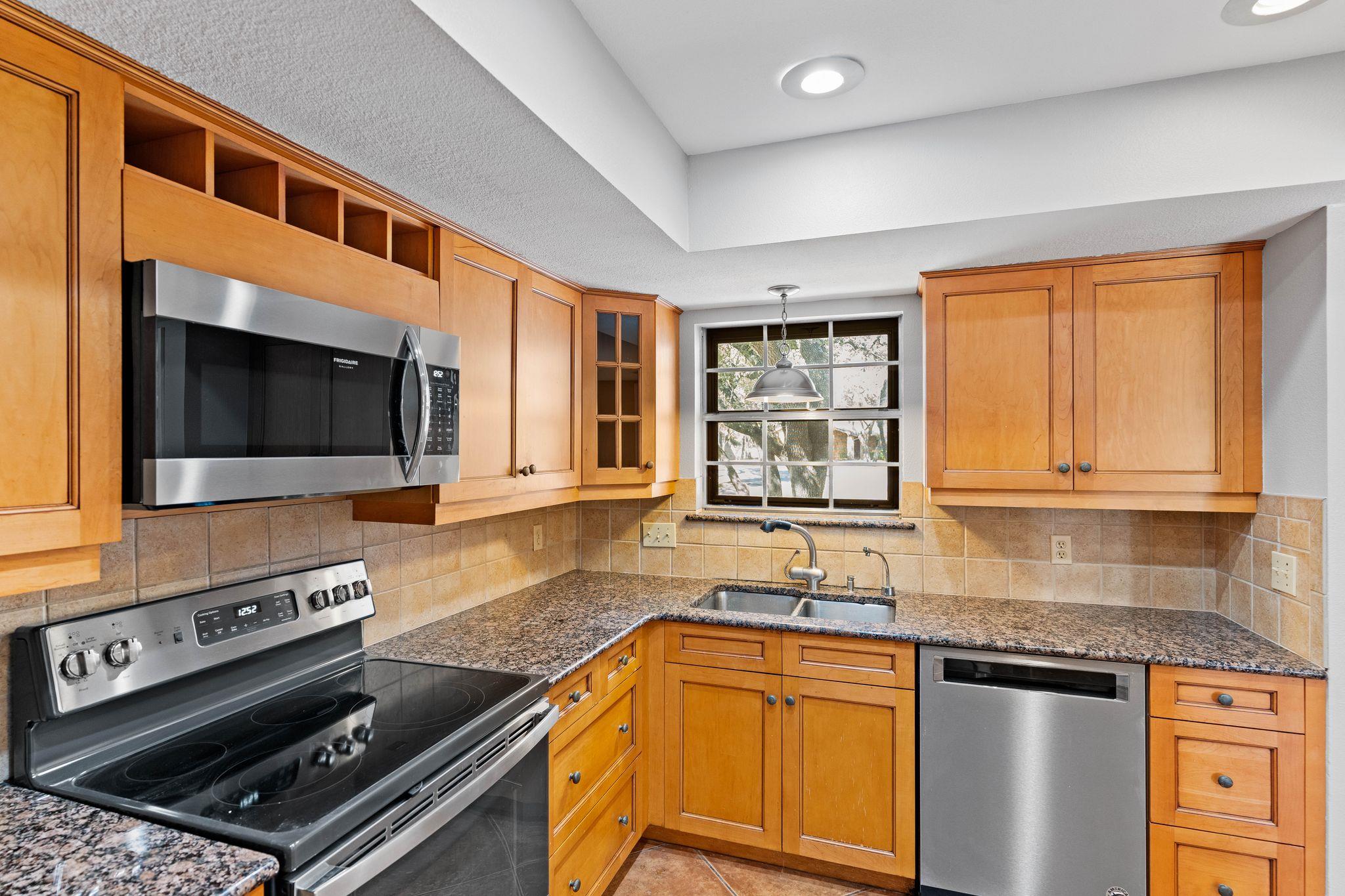 7701 Penelope Cir Property Photo 14