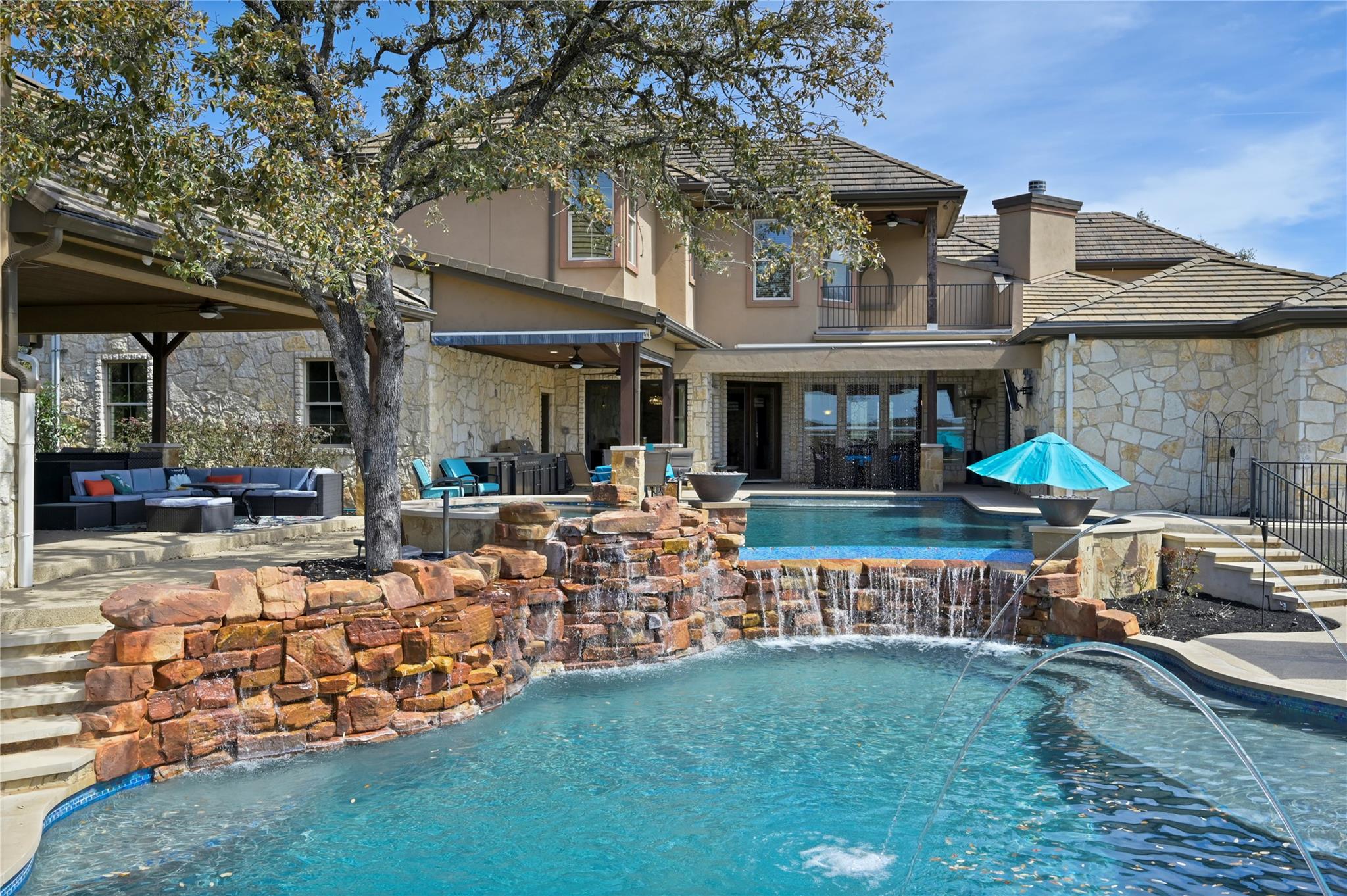2624 University Club Dr Property Photo 2