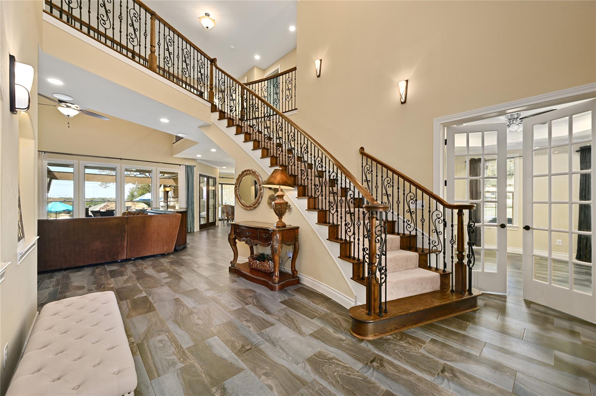 2624 University Club Dr Property Photo 4