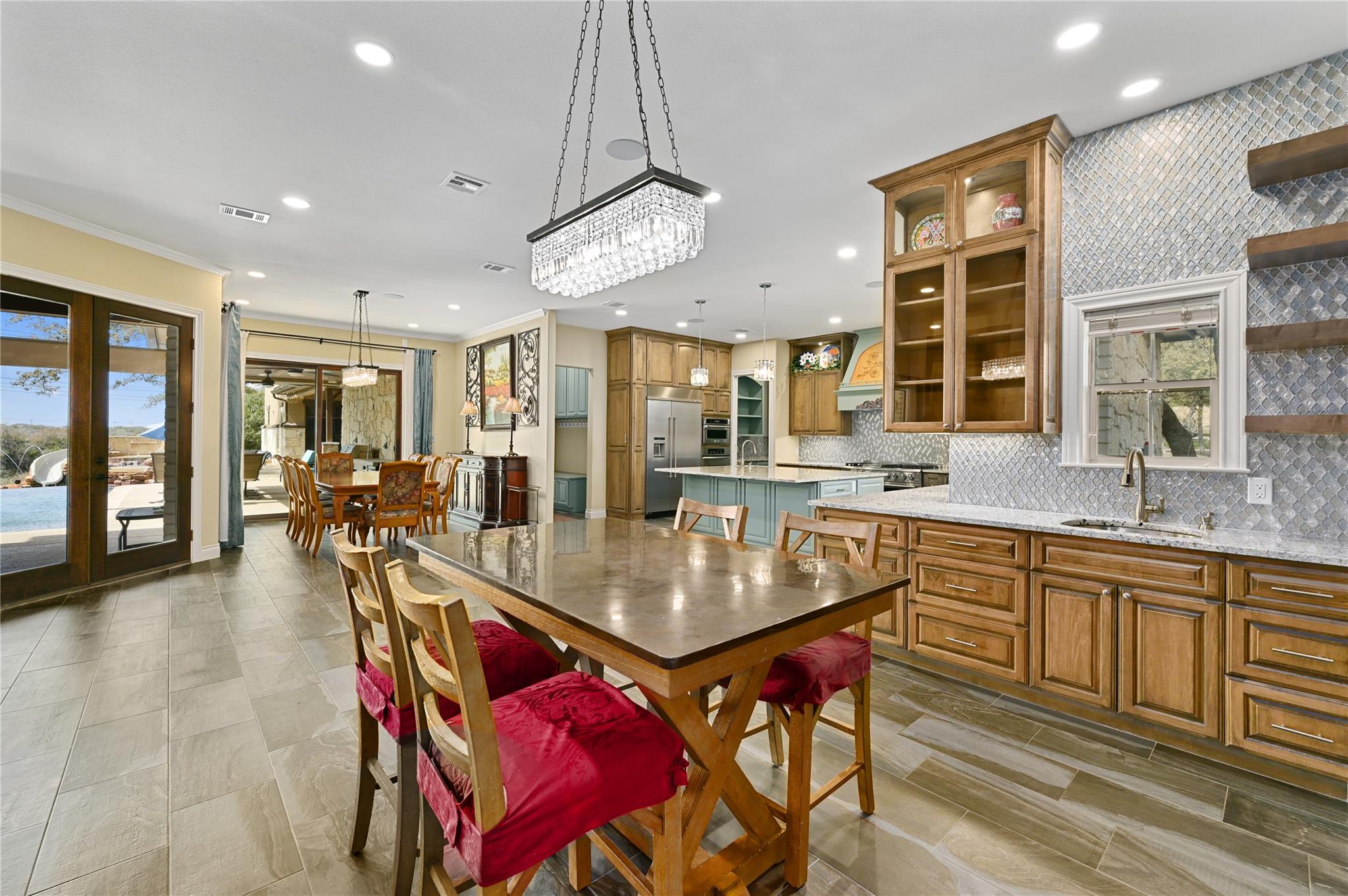 2624 University Club Dr Property Photo 10
