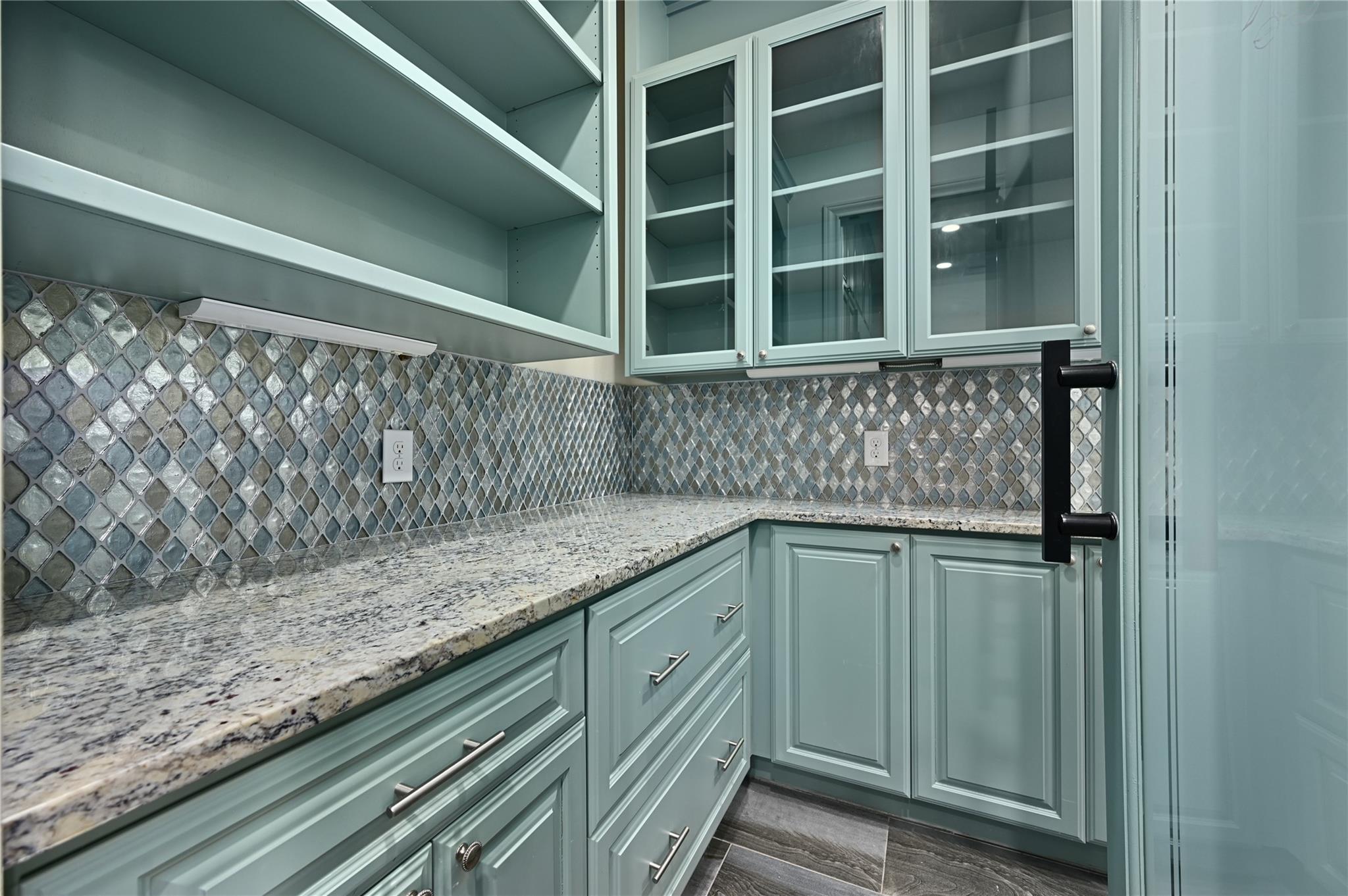 2624 University Club Dr Property Photo 14