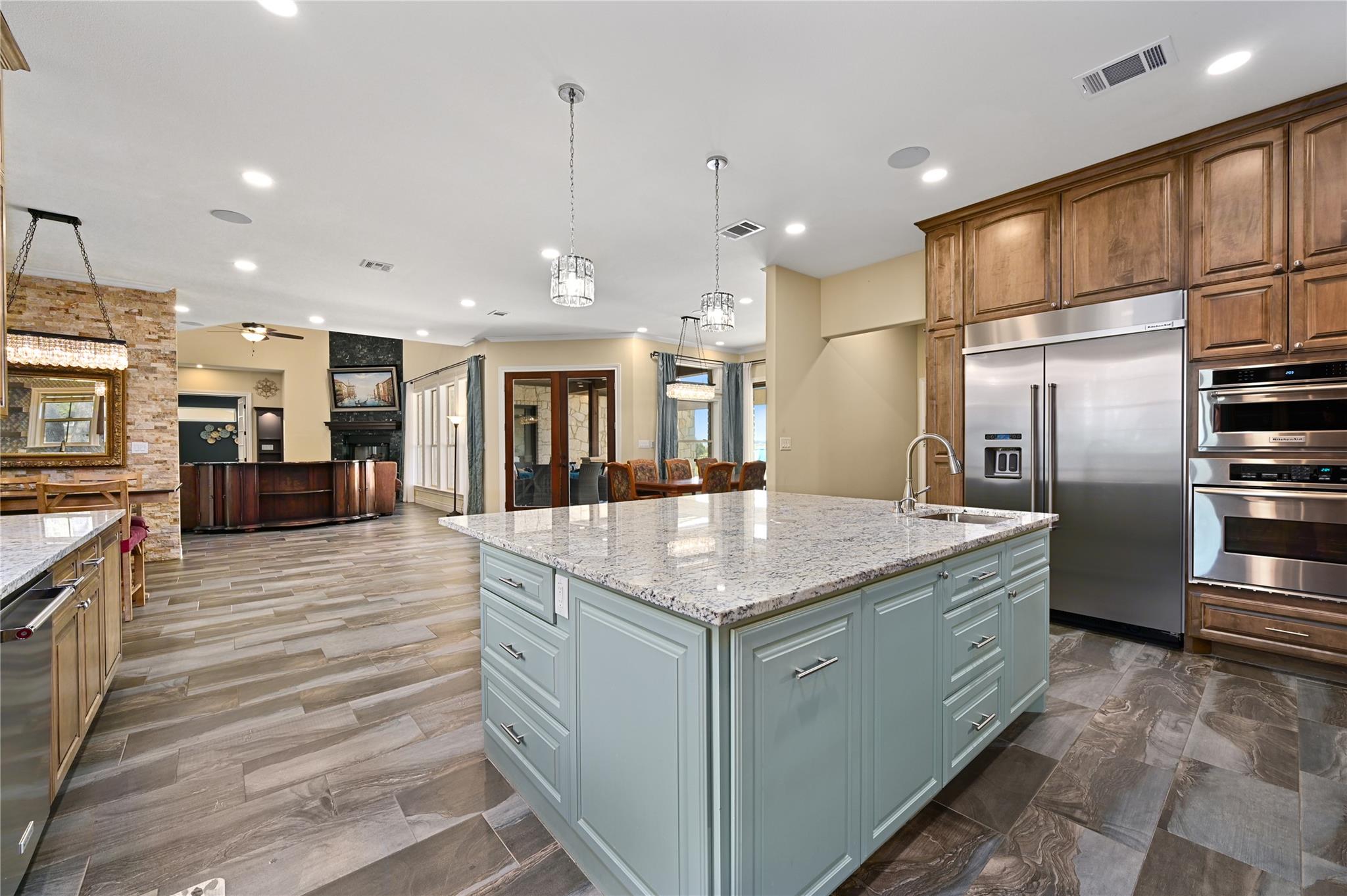 2624 University Club Dr Property Photo 15