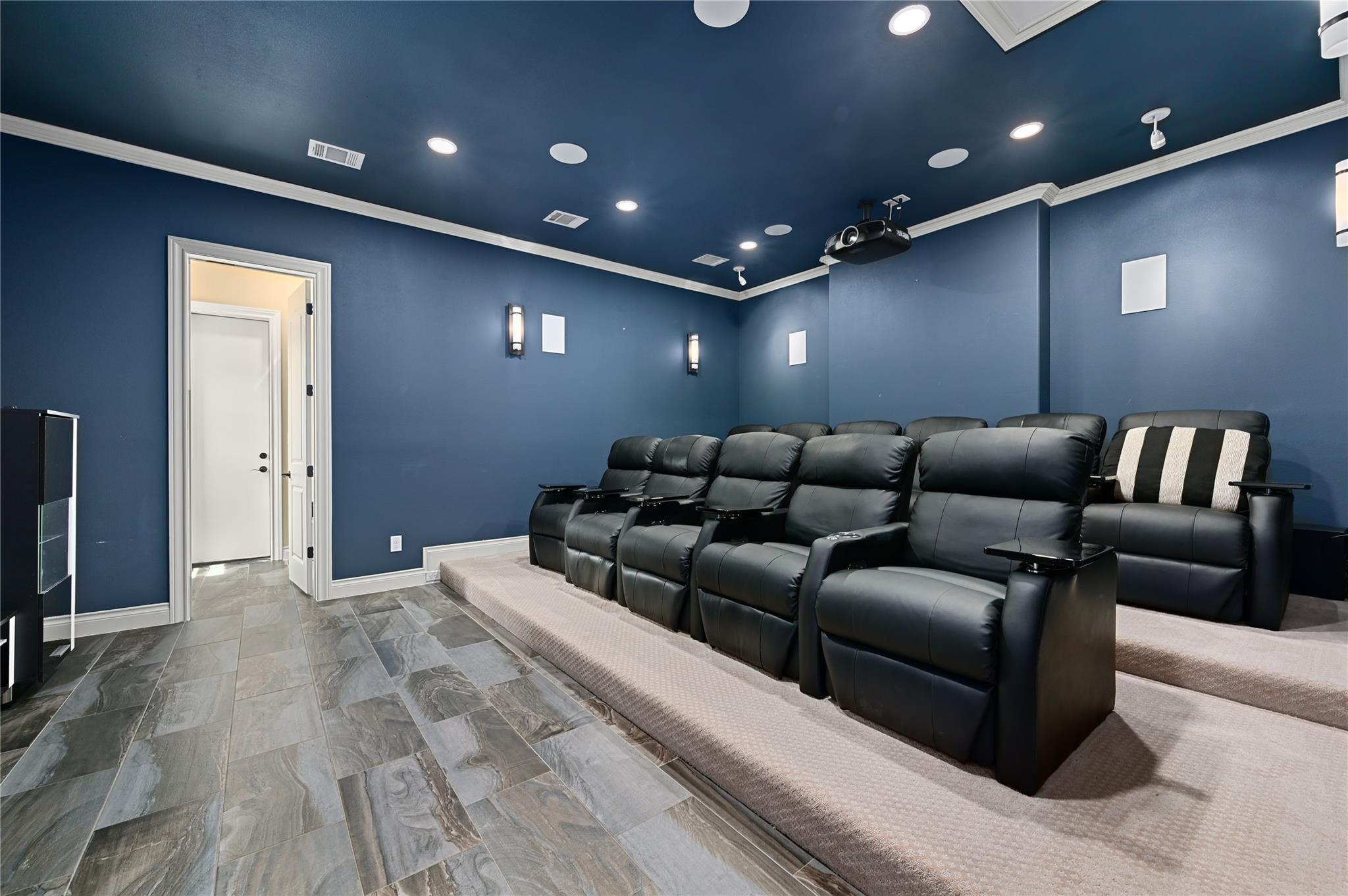 2624 University Club Dr Property Photo 18