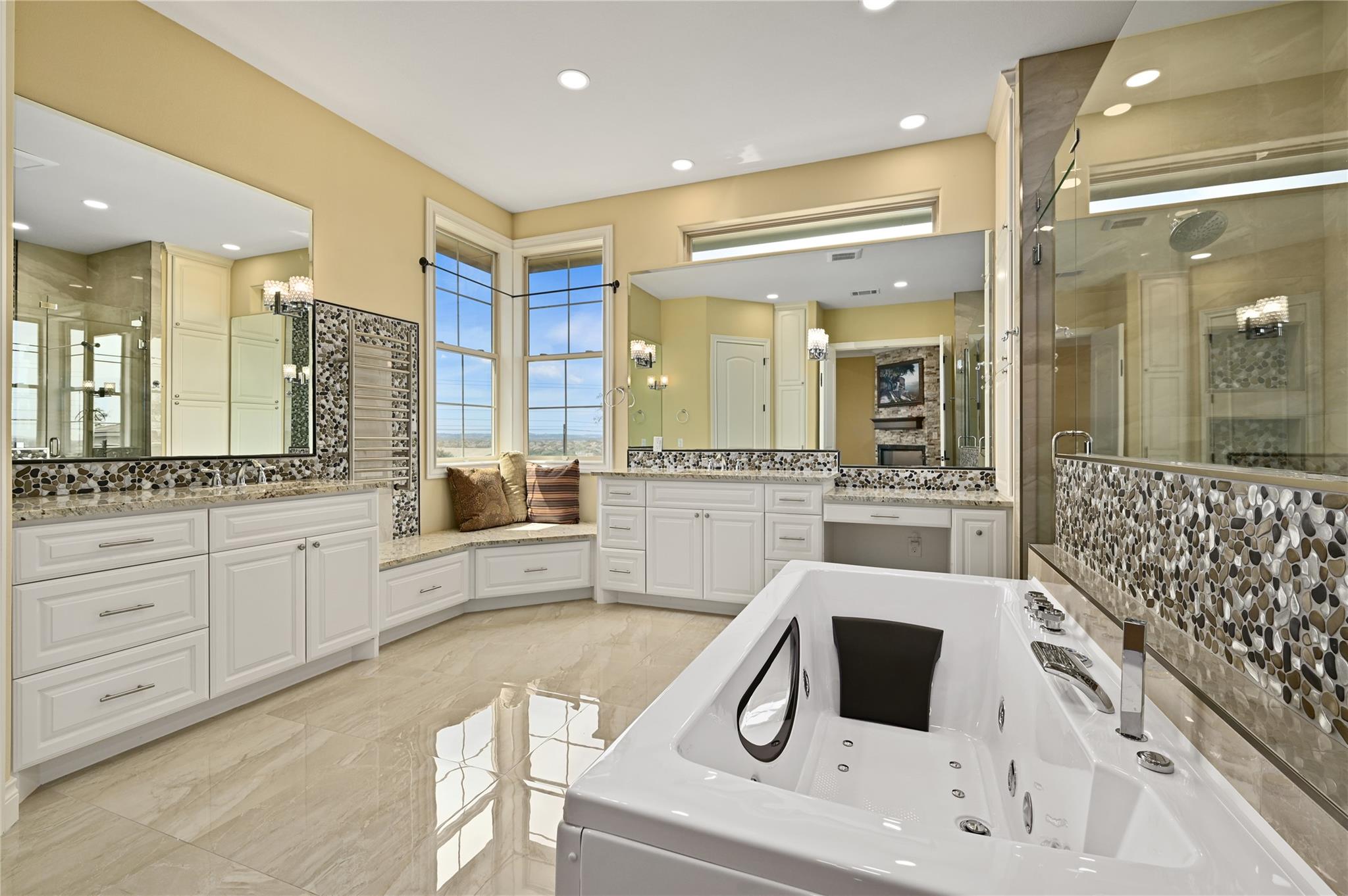 2624 University Club Dr Property Photo 23