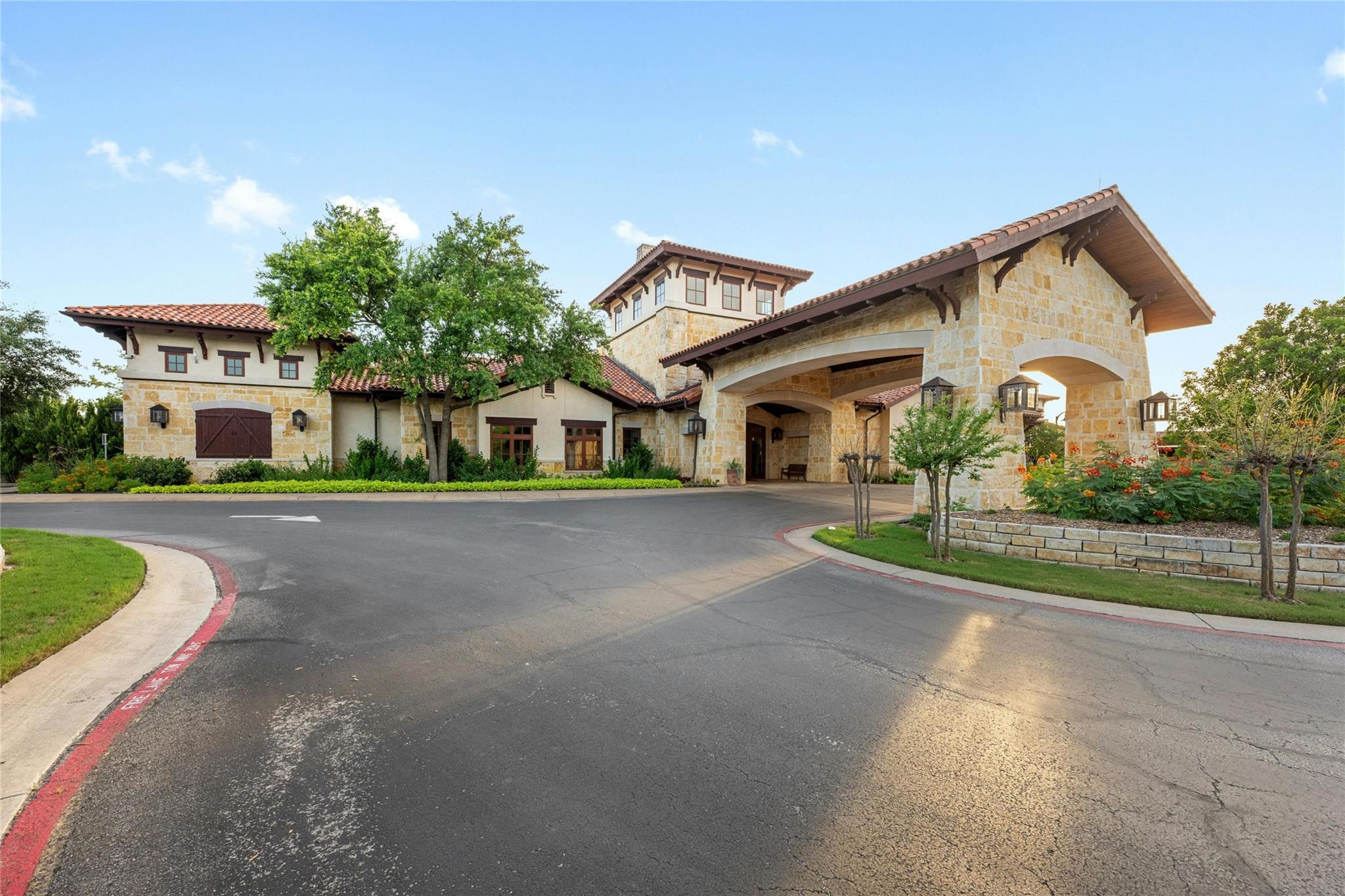 2624 University Club Dr Property Photo 38