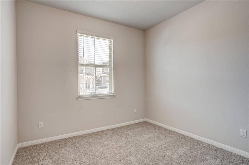 1724 W Artesian Springs Xing Property Photo 3