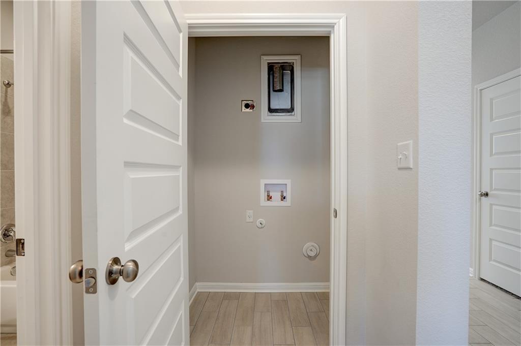 1724 W Artesian Springs Xing Property Photo 5