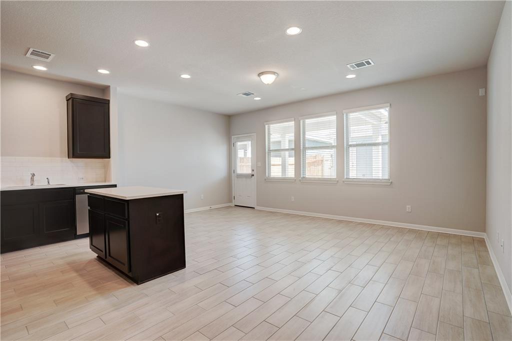 1724 W Artesian Springs Xing Property Photo 6