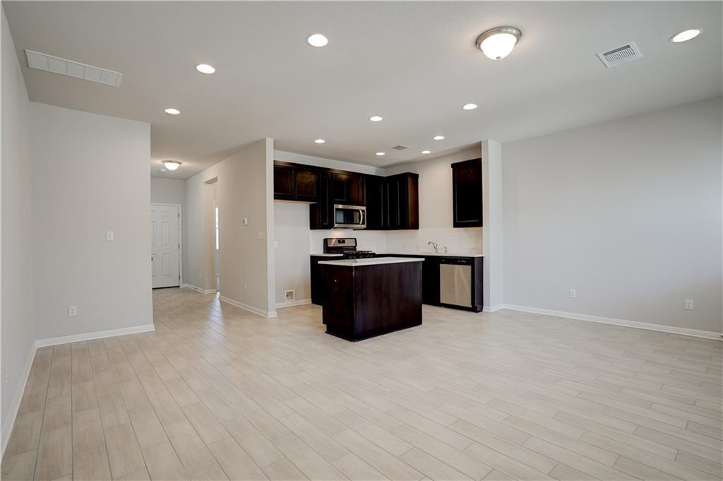 1724 W Artesian Springs Xing Property Photo 7
