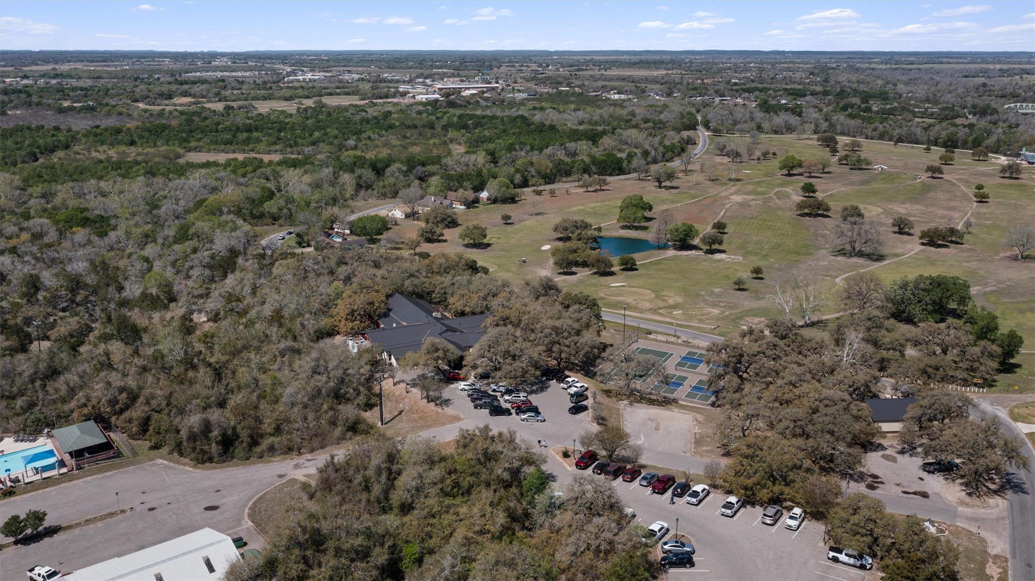 312 Country Club Dr Property Photo 31