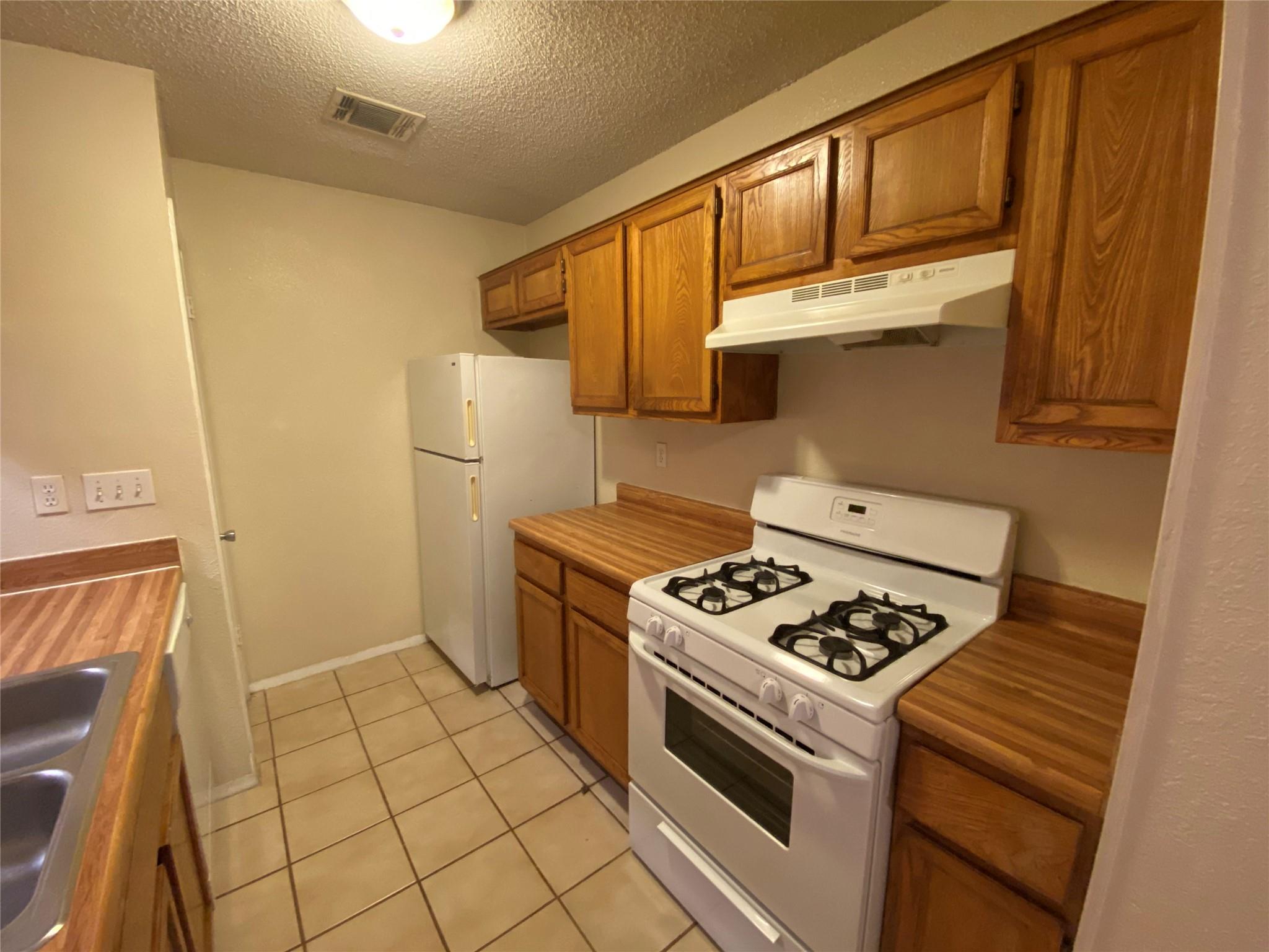 12223 Tyson Cv #b Property Photo 6