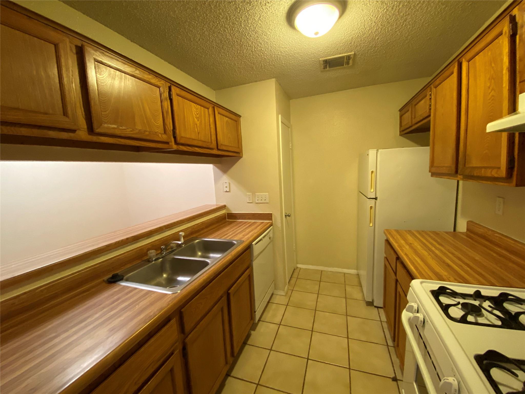 12223 Tyson Cv #b Property Photo 7