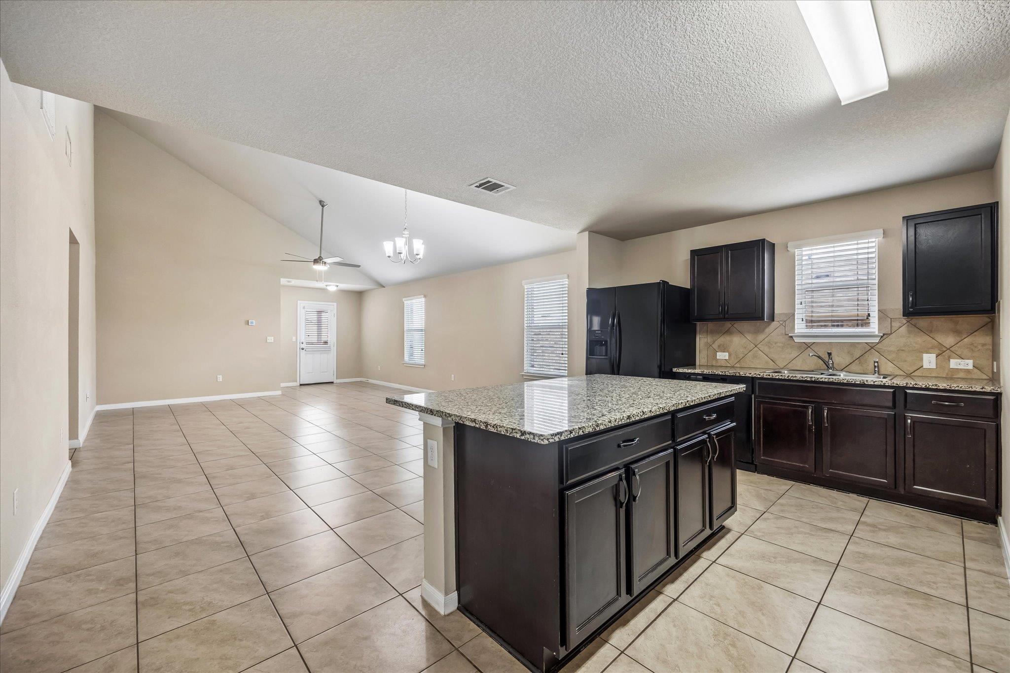 291 Dusky Thrush Dr Property Photo 6