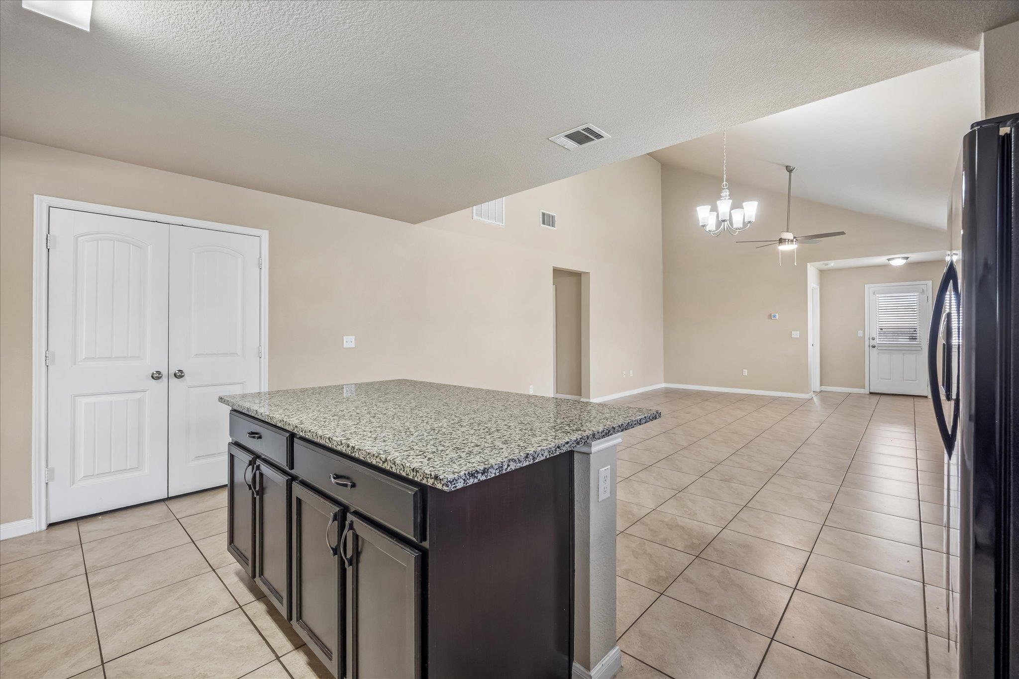 291 Dusky Thrush Dr Property Photo 7