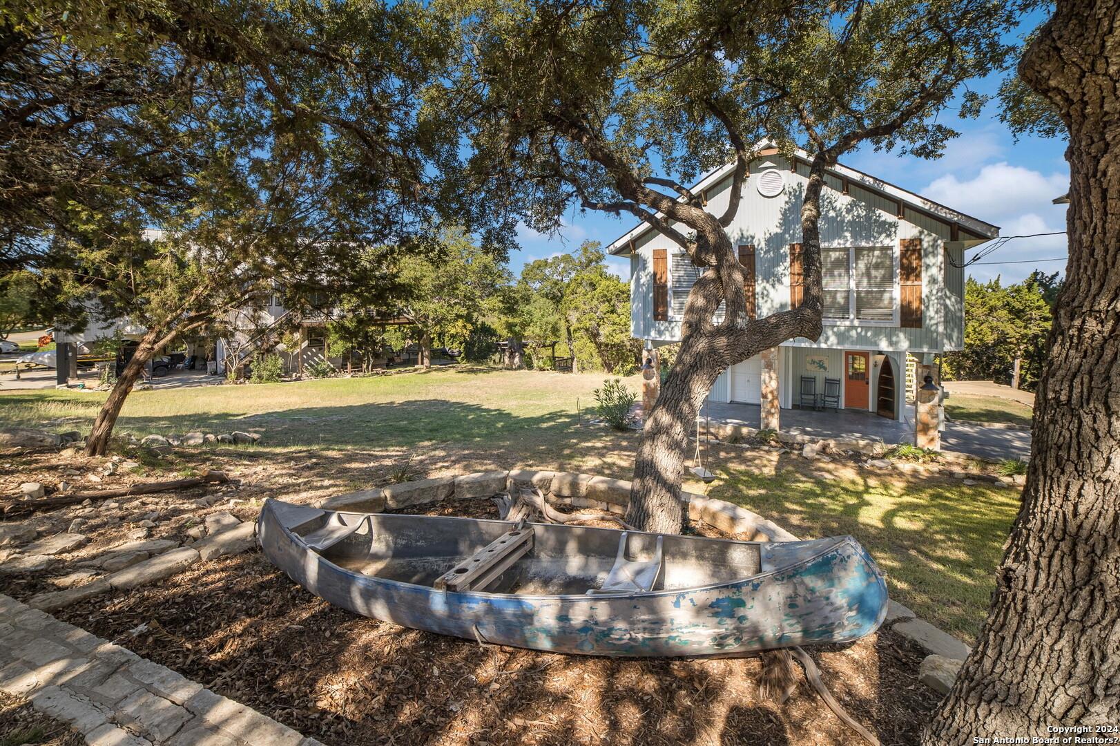 693 Riviera Dr Property Photo