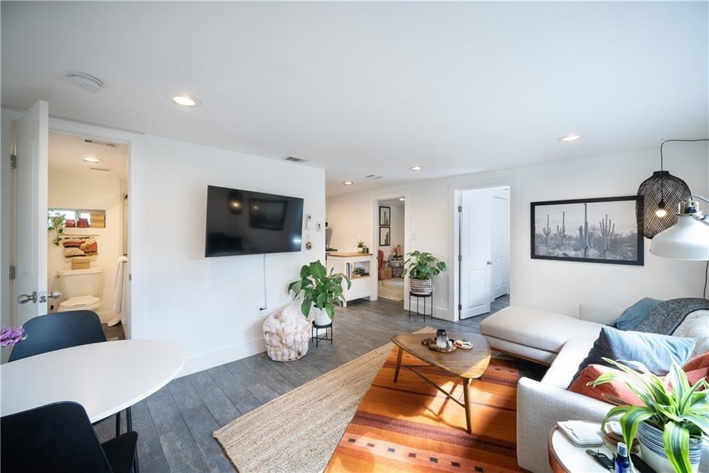 1119 Gunter St #b Property Photo 3