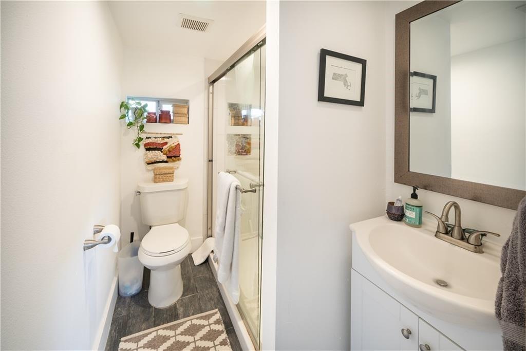 1119 Gunter St #b Property Photo 5