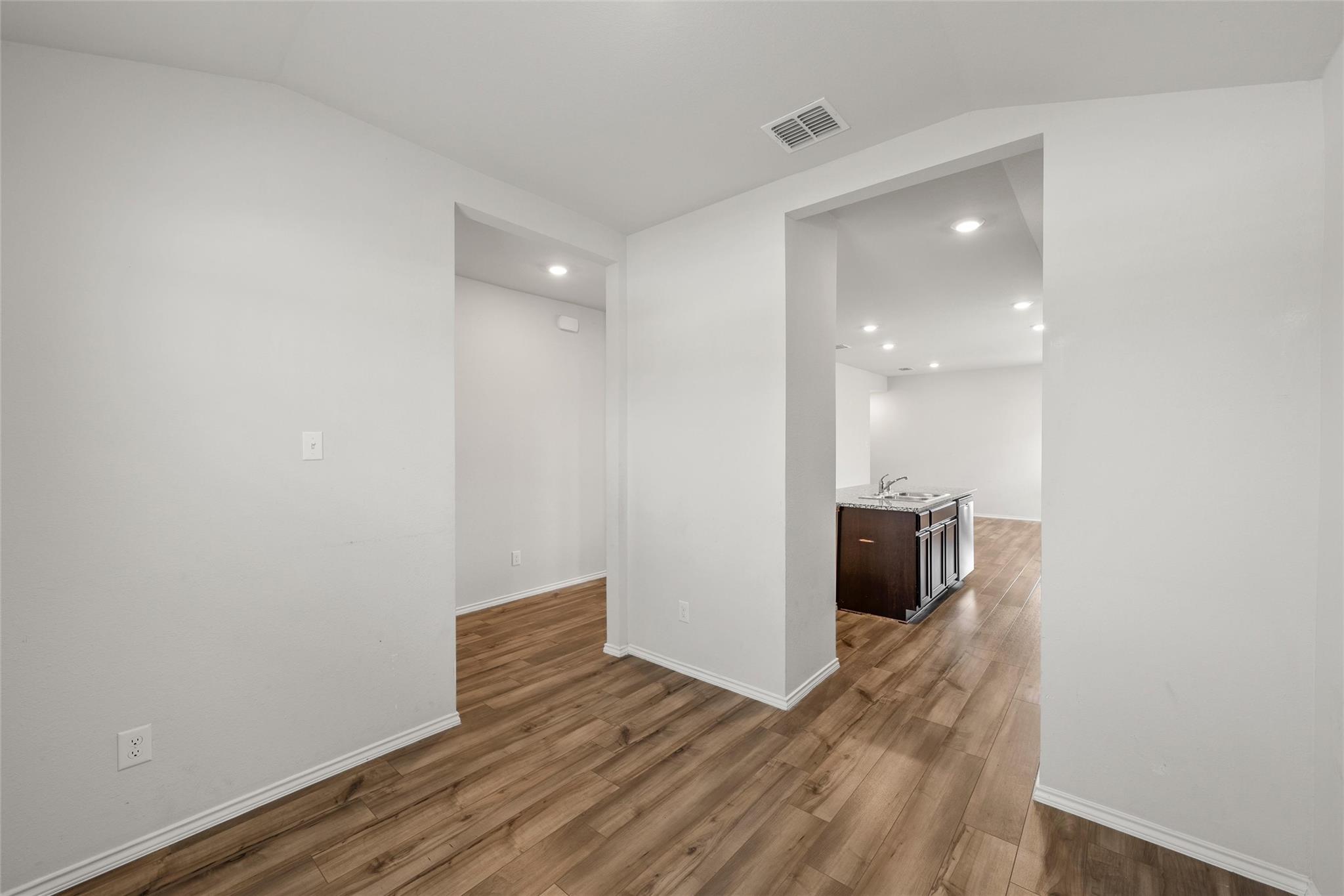 1049 Velvet Ct Property Photo 4