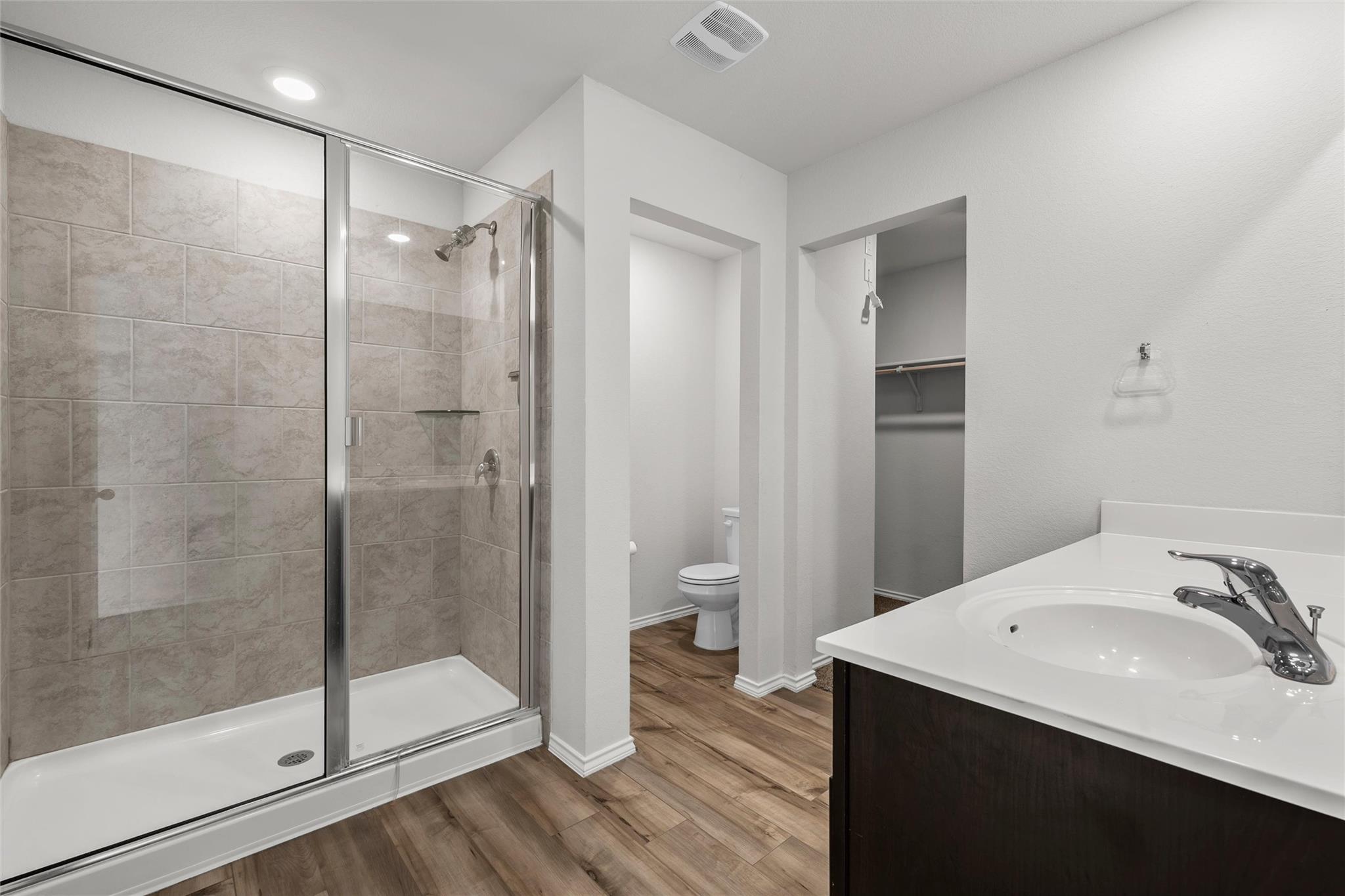 1049 Velvet Ct Property Photo 11