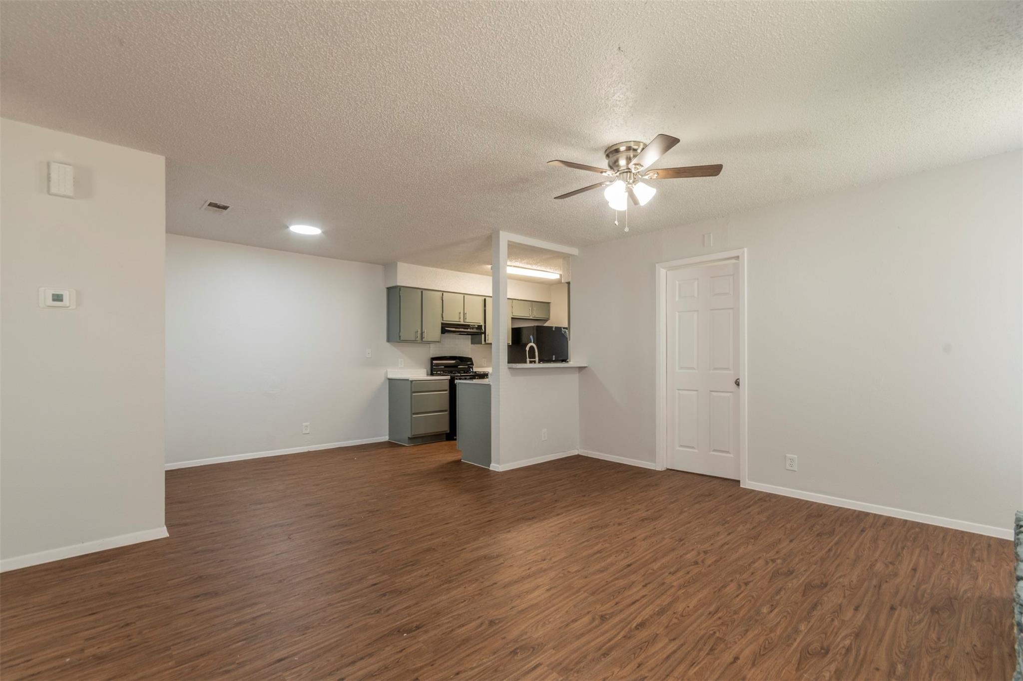2300 Misty Morning Way #b Property Photo 4