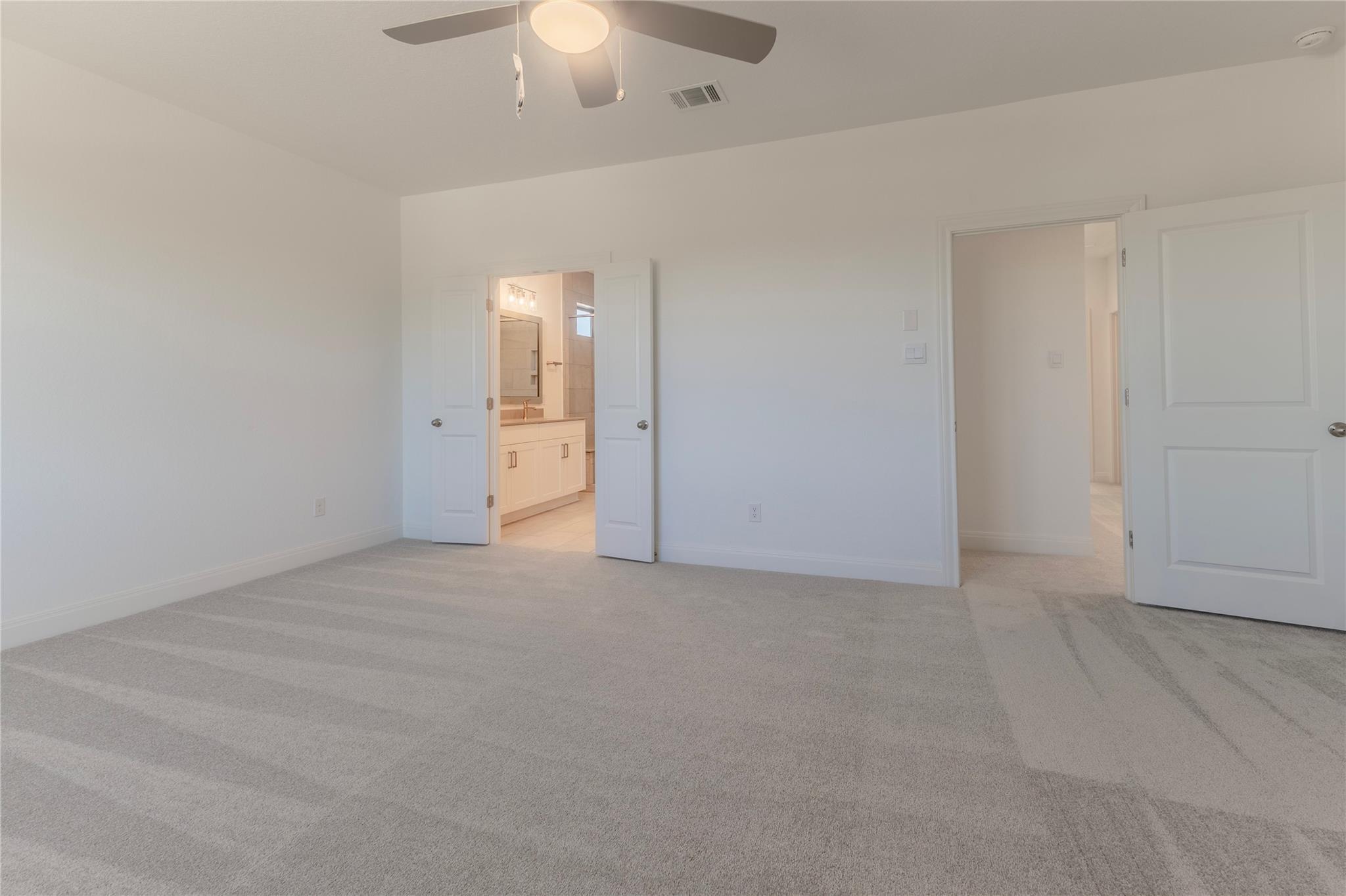 353 Orleanian Dr Property Photo 8