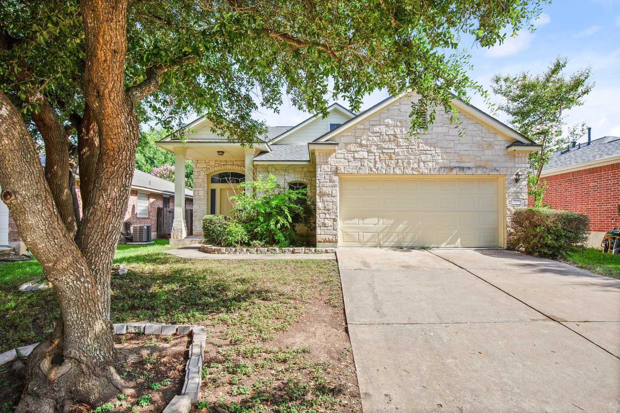 706 Johnny Bench Ct Property Photo 1