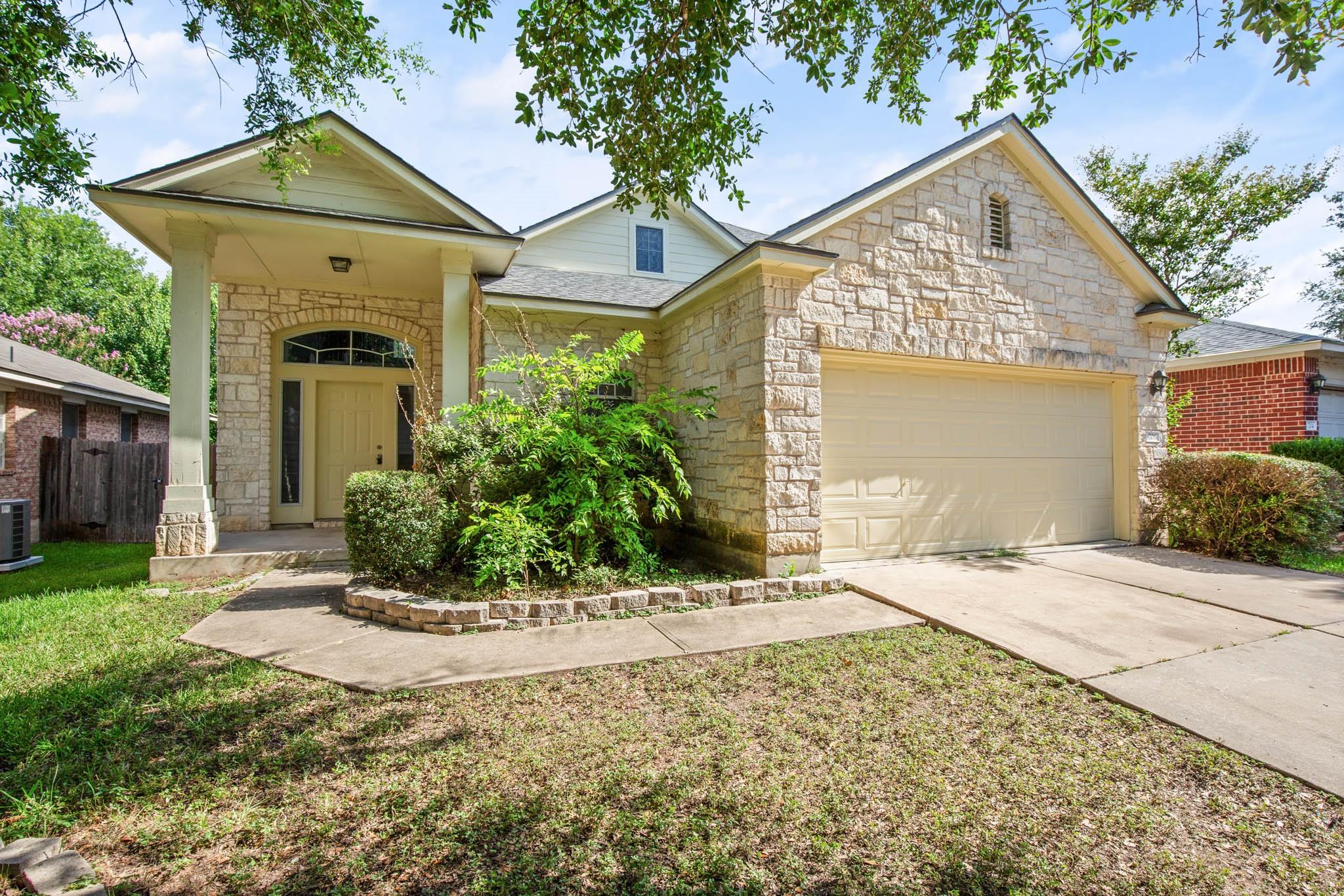 706 Johnny Bench Ct Property Photo 2