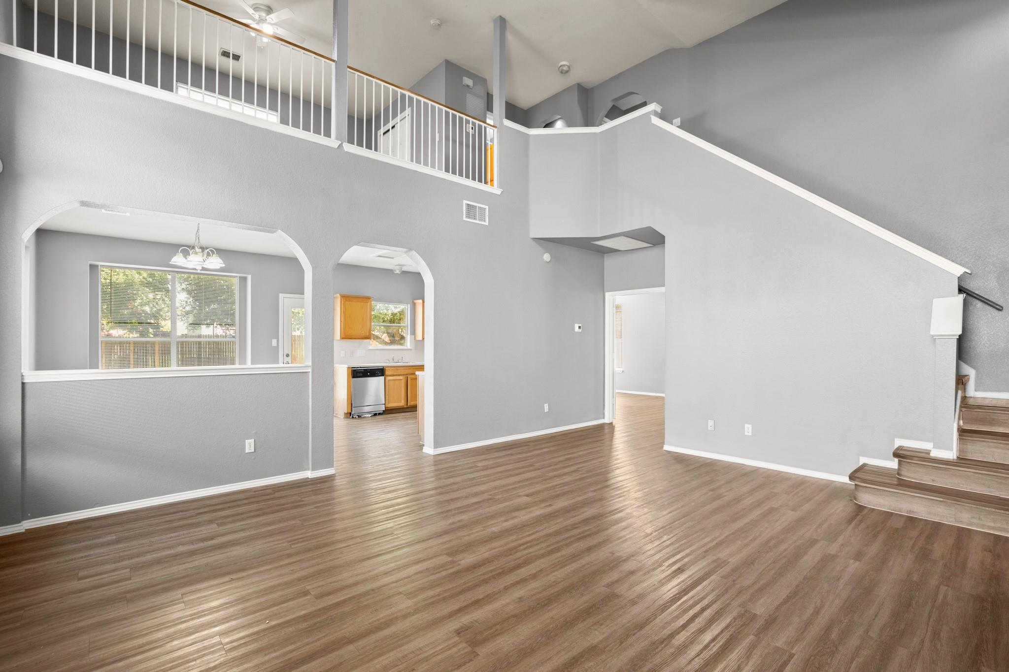 706 Johnny Bench Ct Property Photo 3