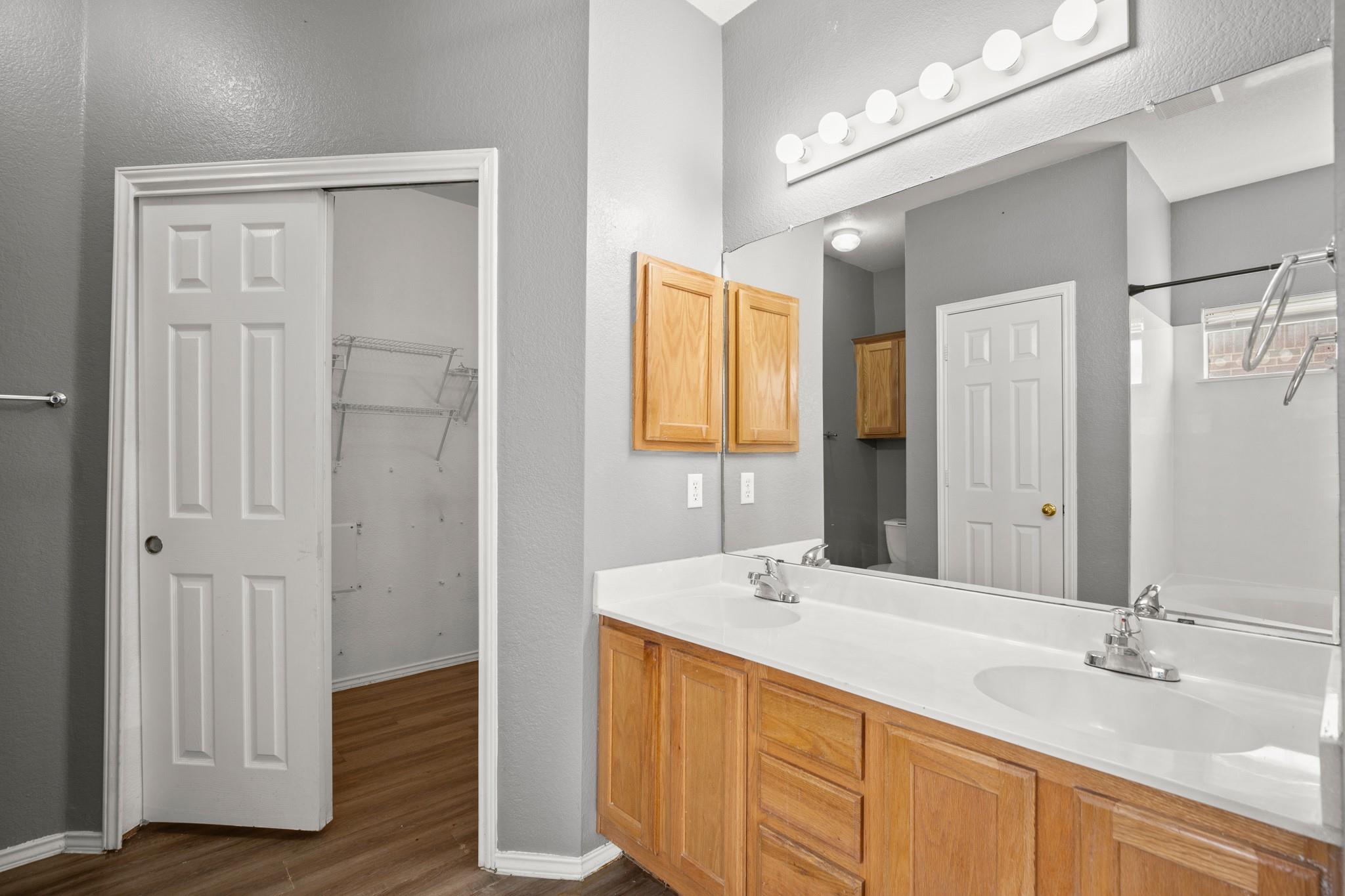 706 Johnny Bench Ct Property Photo 14
