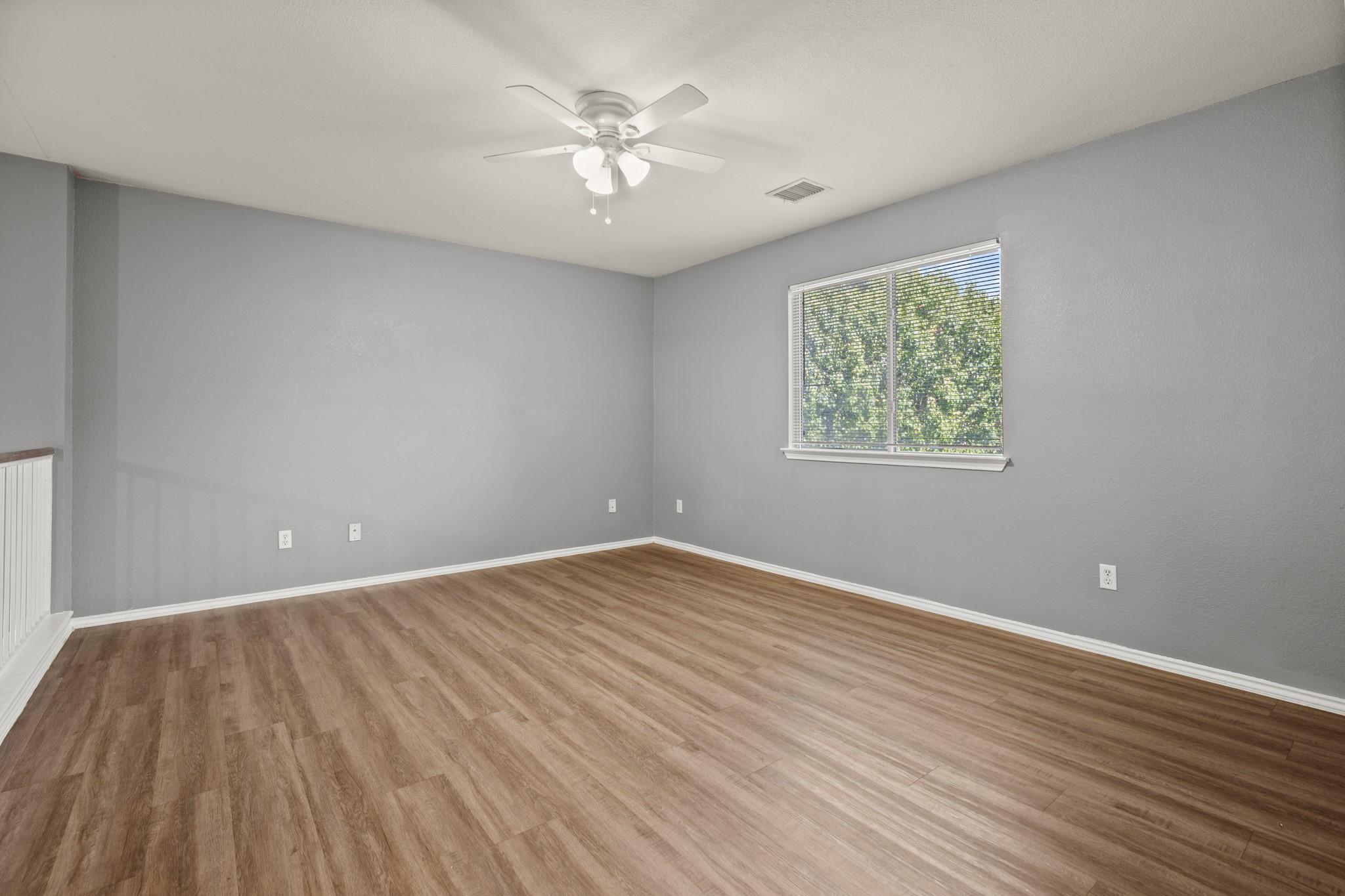 706 Johnny Bench Ct Property Photo 17