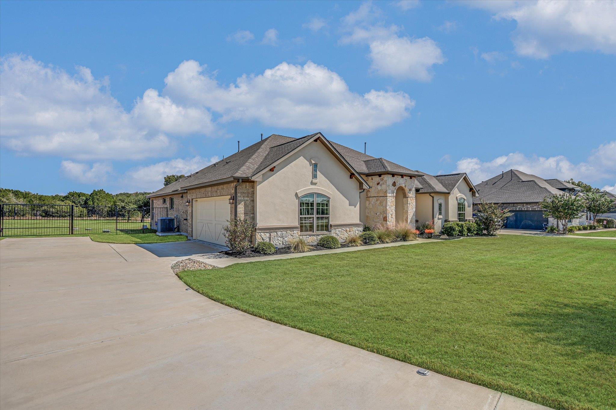 1861 Nature View Loop Property Photo 3