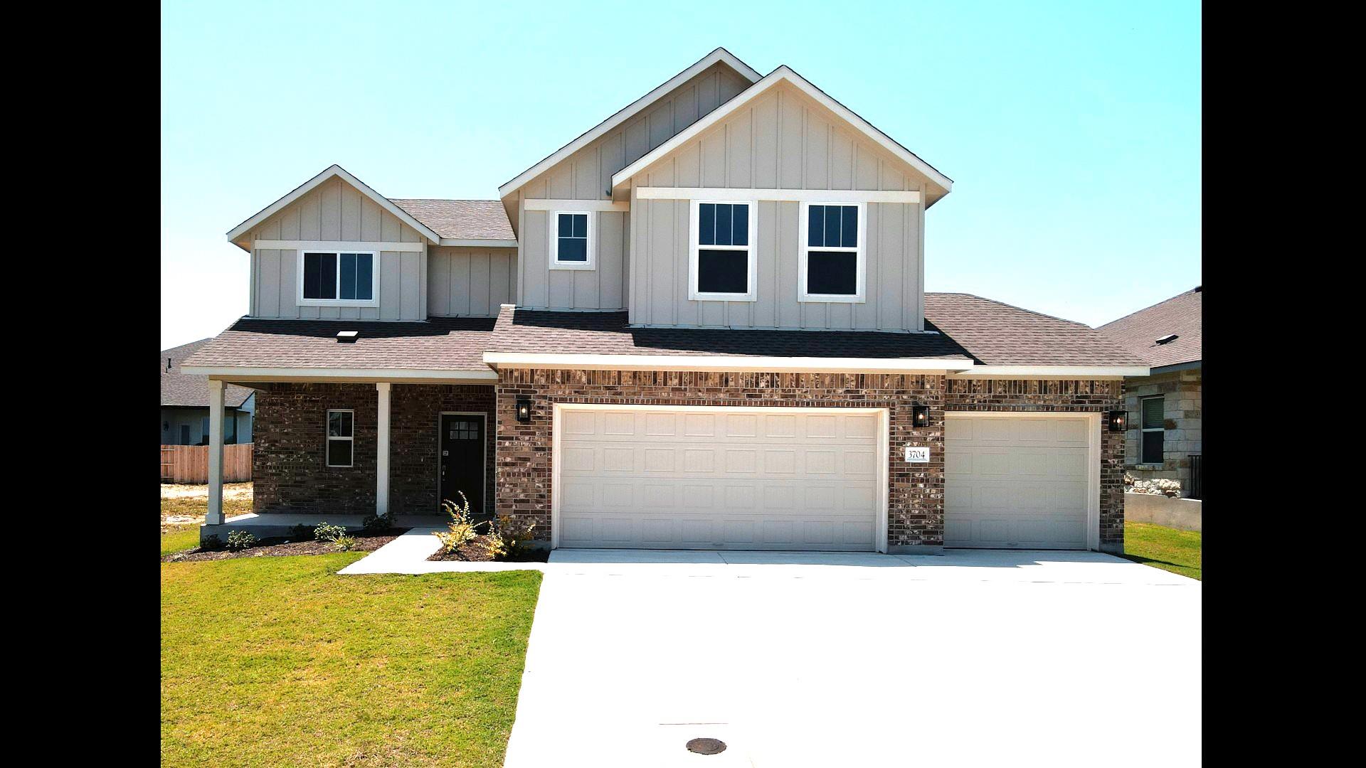 3704 Pin Oak HLS Property Photo 1