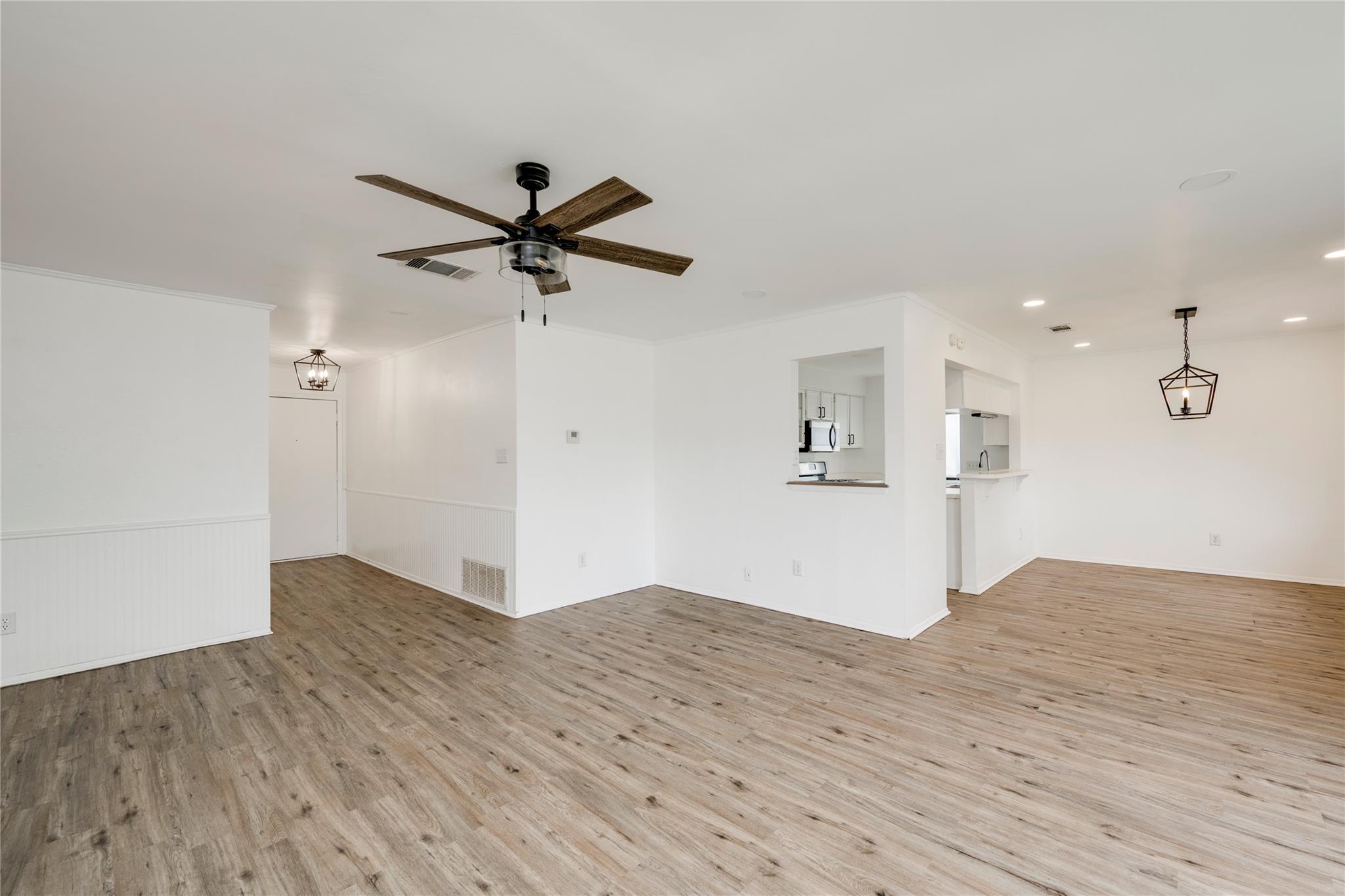 6705 Lancret Hill Dr Property Photo 4
