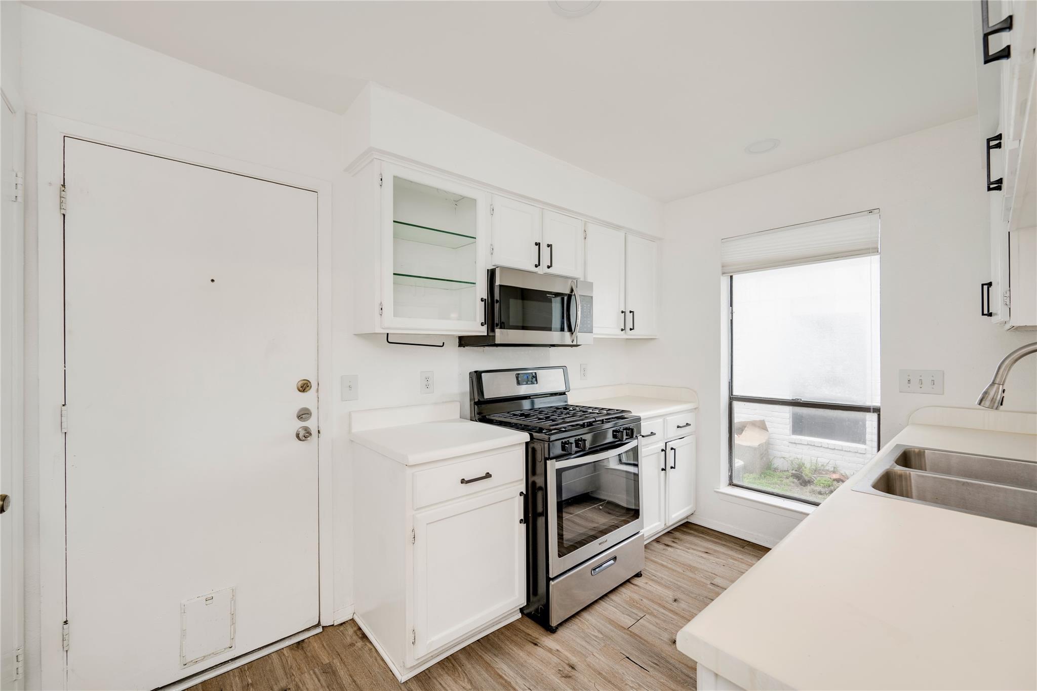 6705 Lancret Hill Dr Property Photo 8