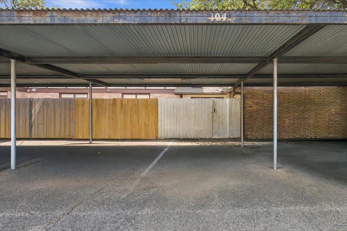 7406 Shadow Hill Dr #104 Property Photo 20