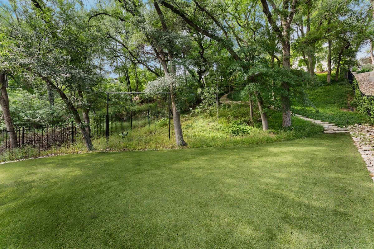 1015 Gaston Ave Property Photo 27