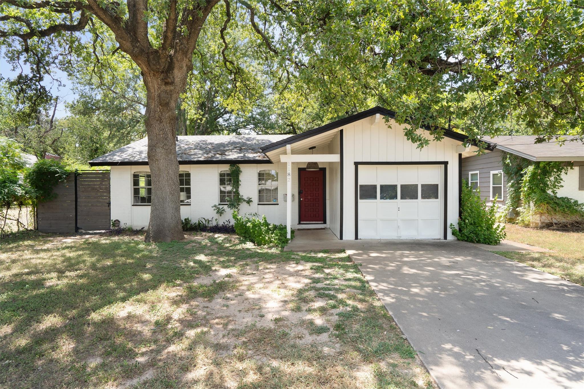 1182 Angelina St Property Photo 1