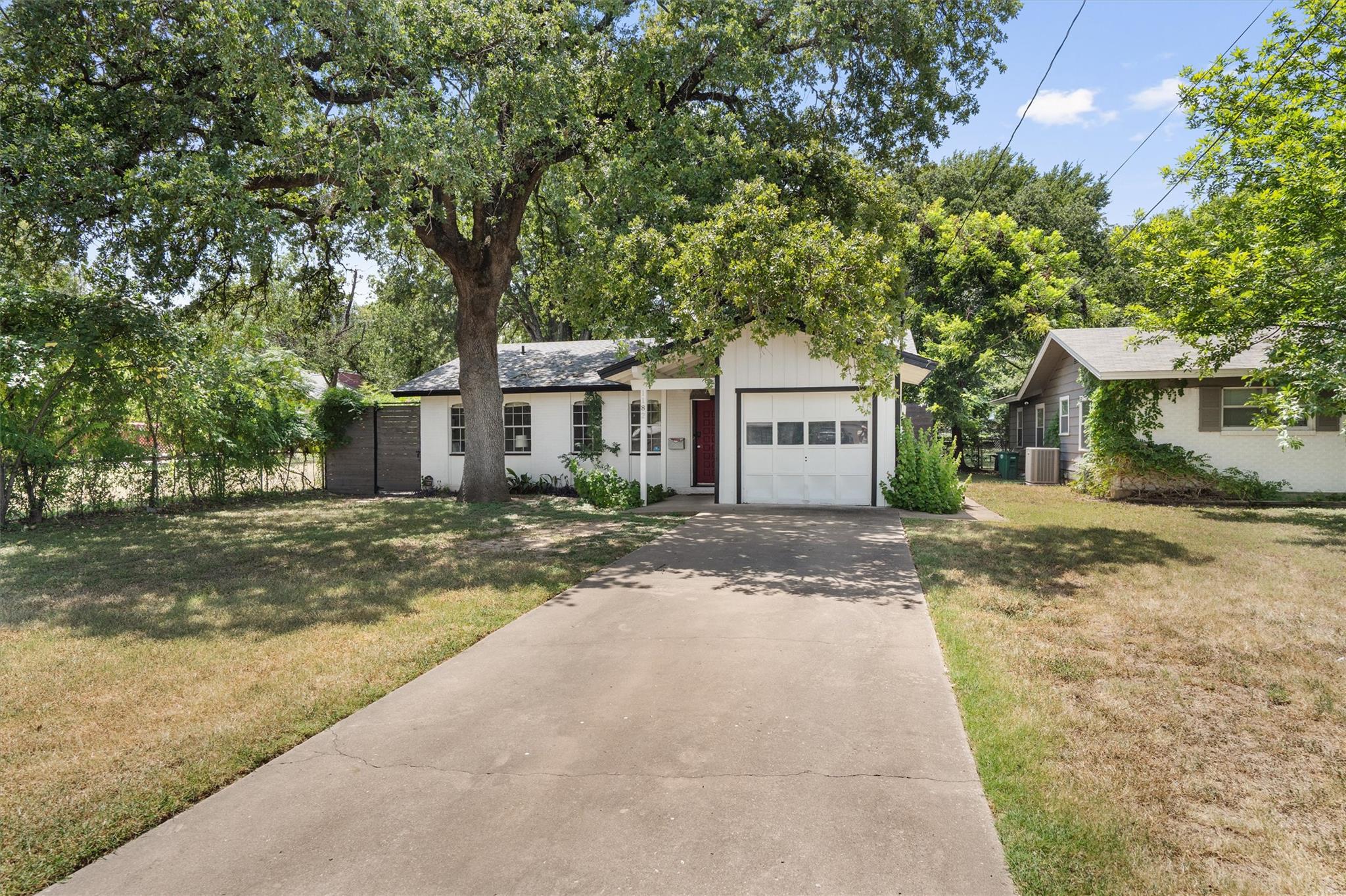1182 Angelina St Property Photo 2