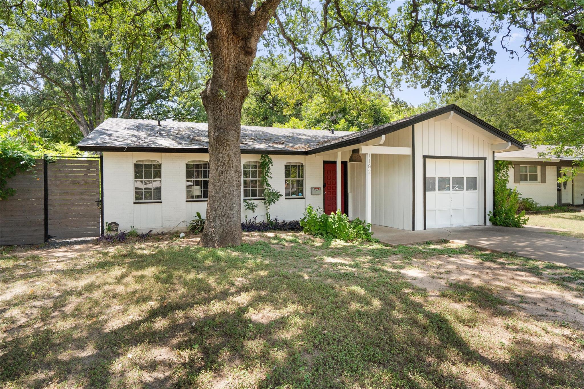 1182 Angelina St Property Photo 3