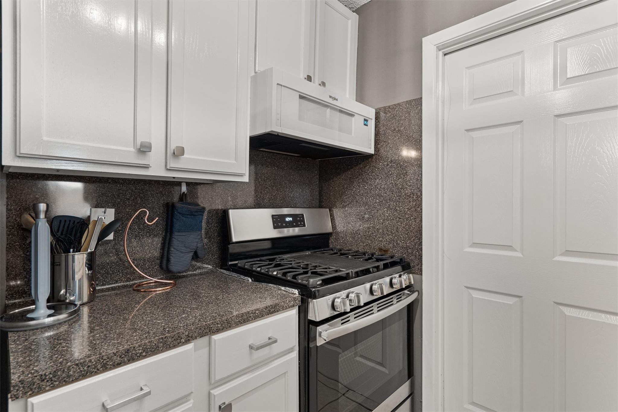 1182 Angelina St Property Photo 11