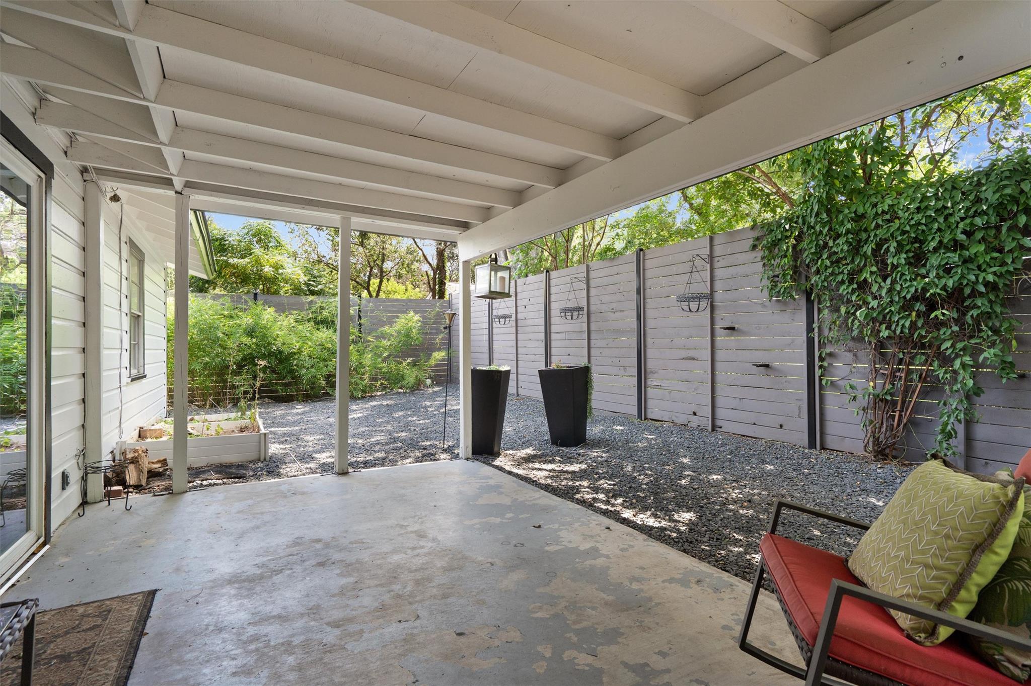 1182 Angelina St Property Photo 23