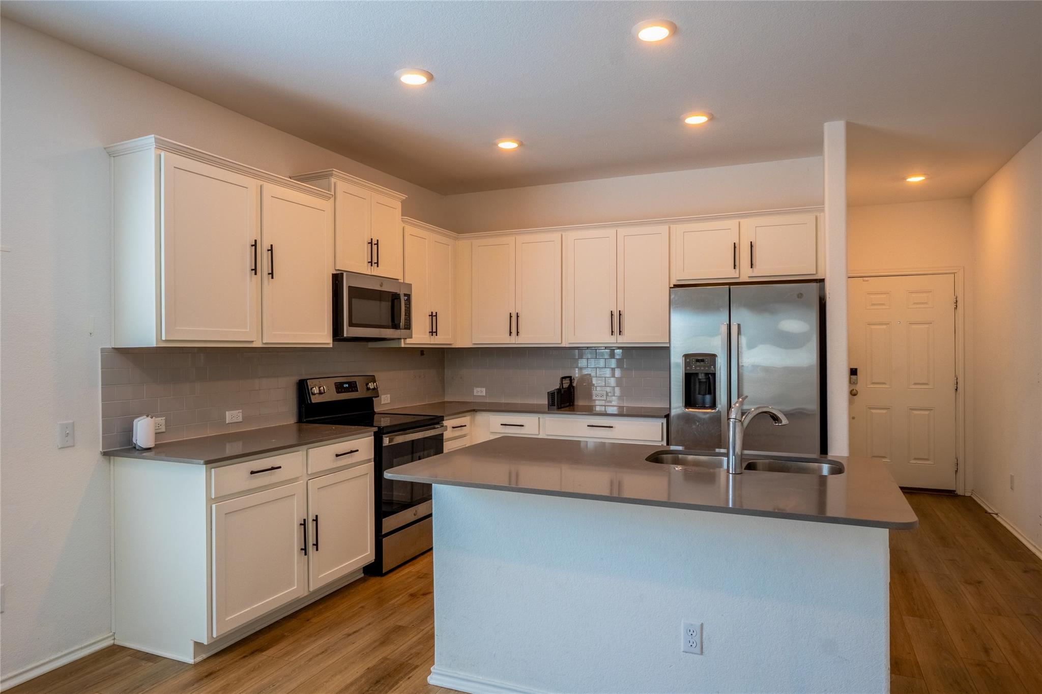 112 Perfect World Loop Property Photo 16