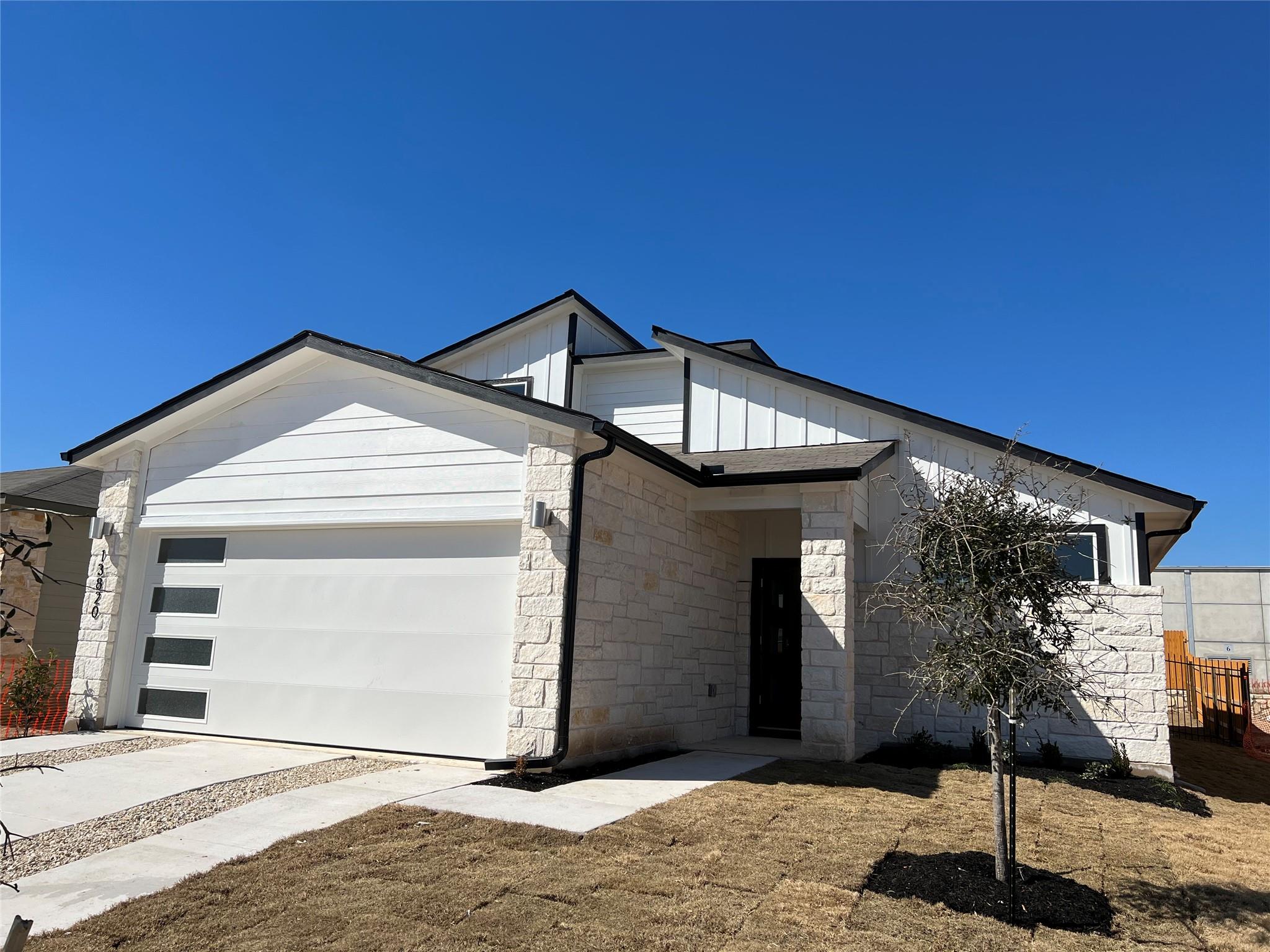 13820 Lubeck Dr Property Photo 2