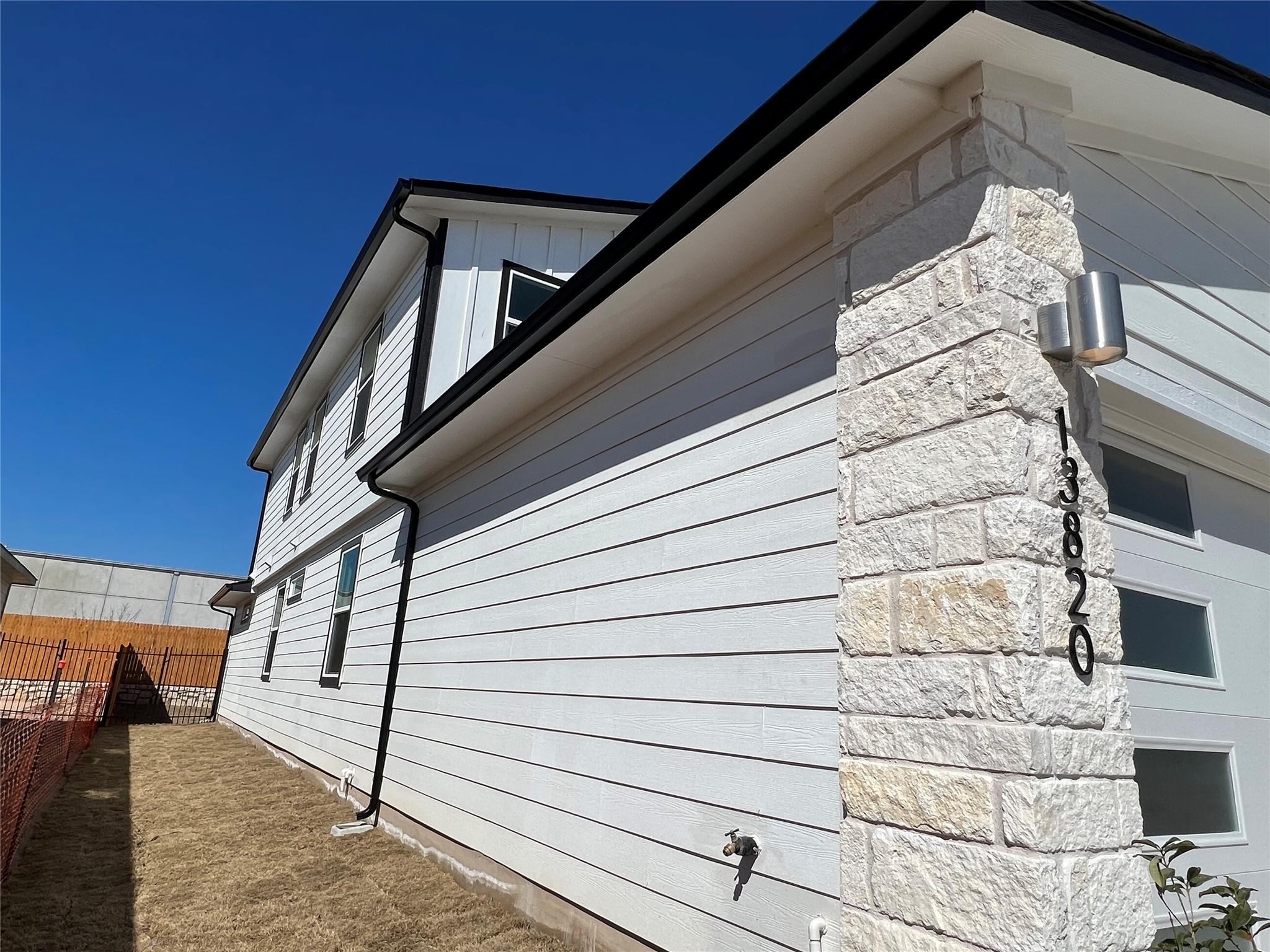 13820 Lubeck Dr Property Photo 3
