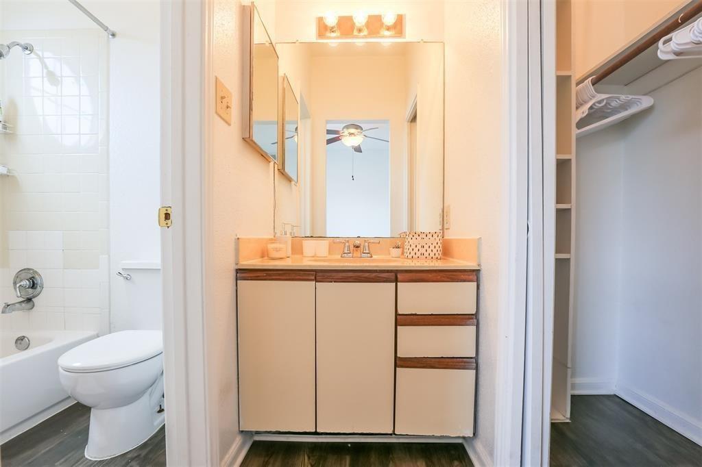 912 W 22nd St #202 Property Photo 9