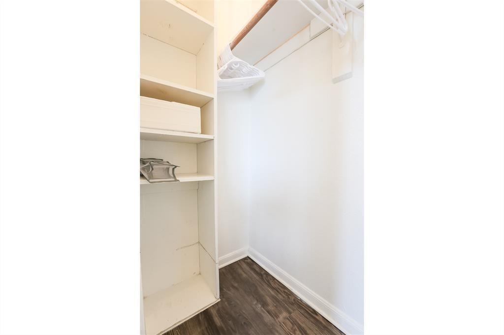 912 W 22nd St #202 Property Photo 13