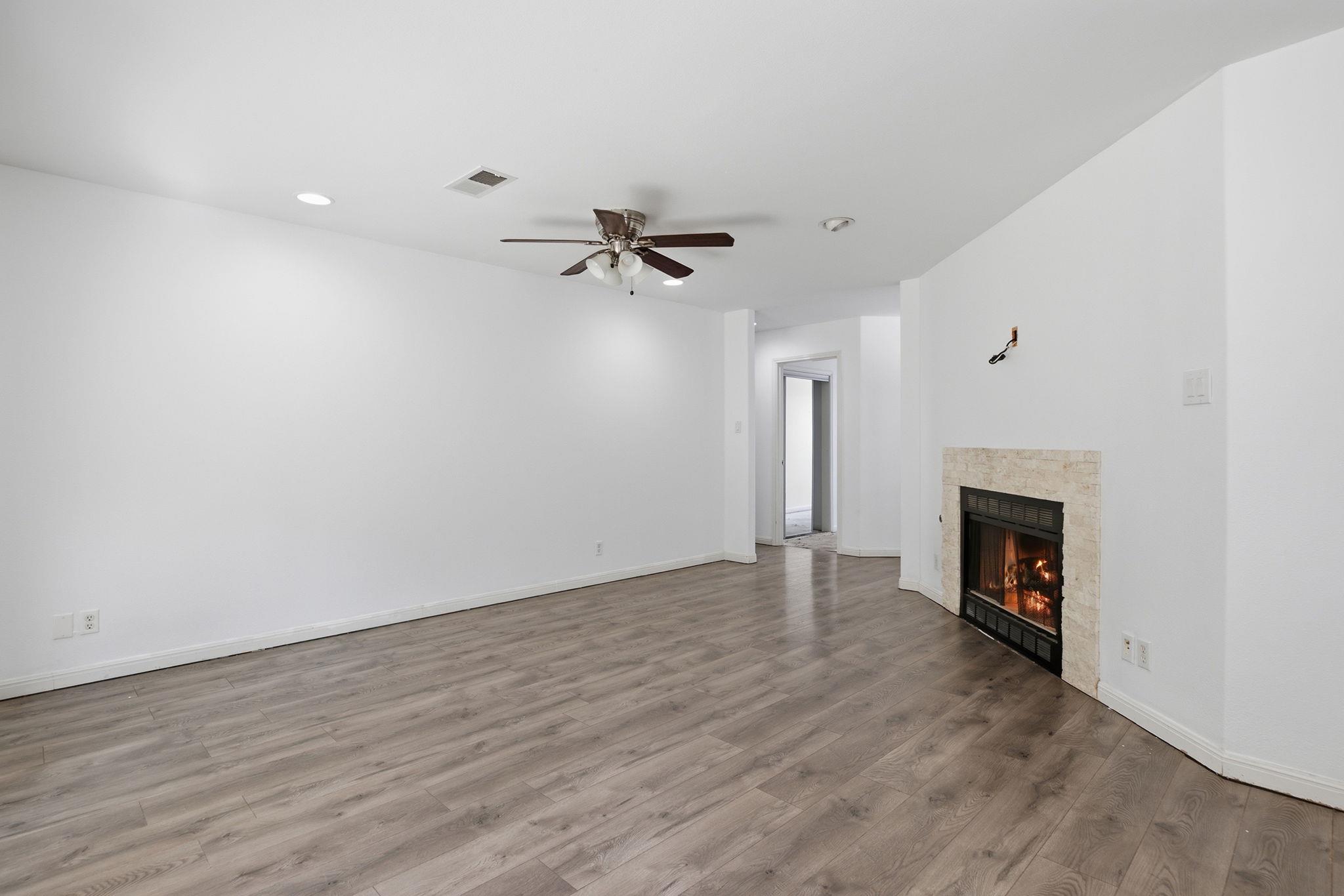 703 Post Oak Cir Property Photo 5
